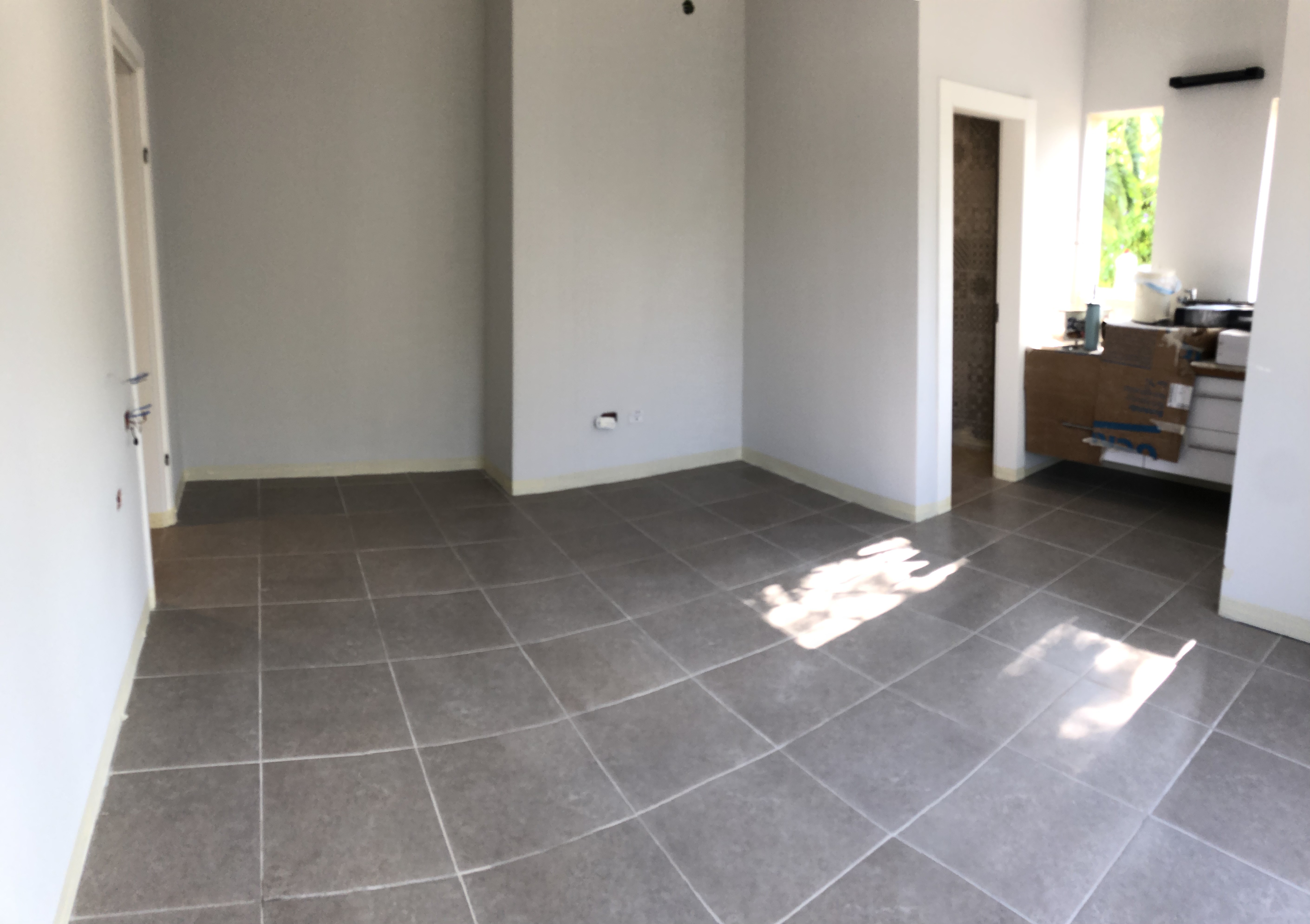 מיקרוטופינג גוון חום לפני ואחרי.