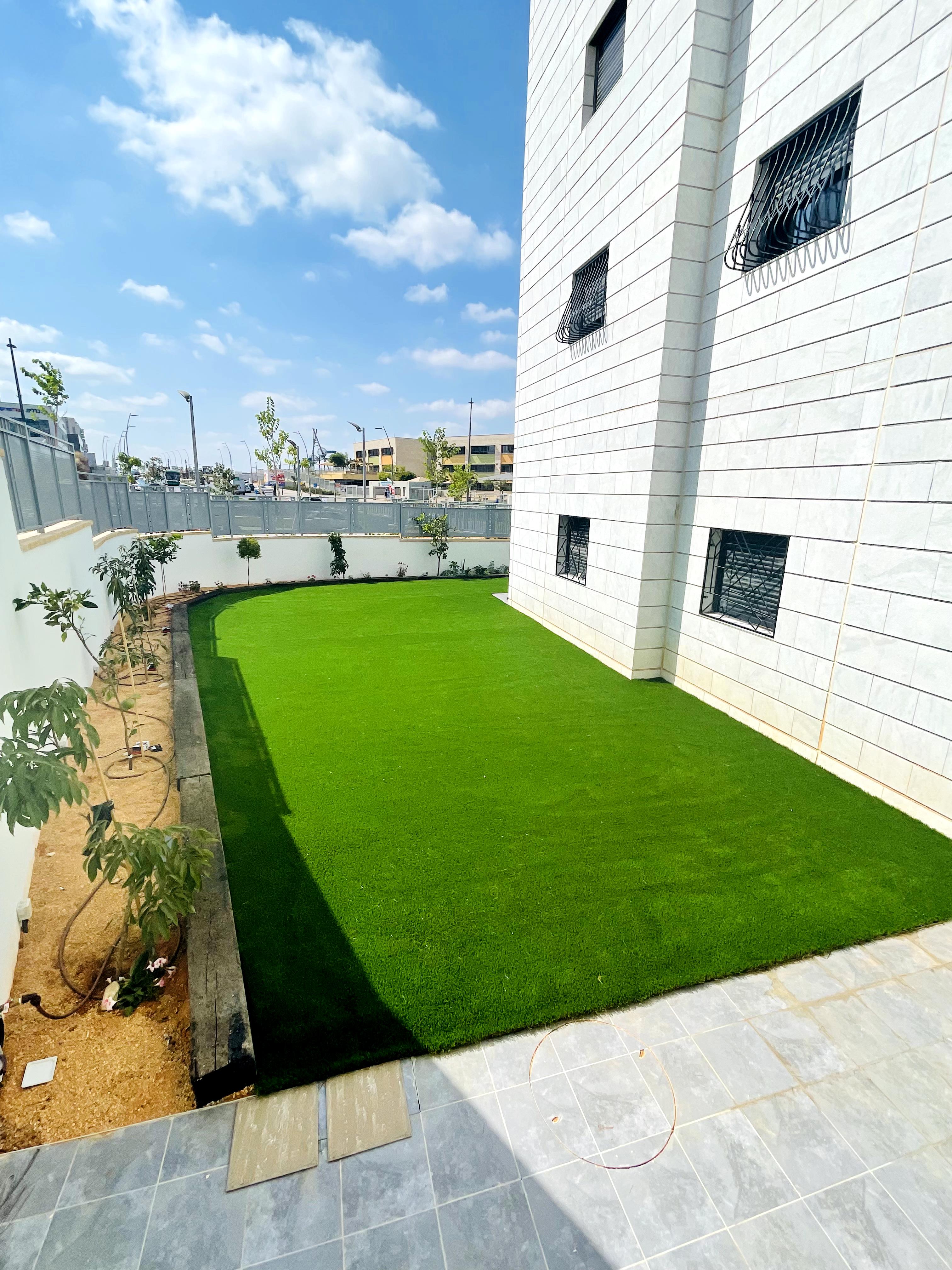 הקמת גינה , כולל מערכת השקיה ותאורה