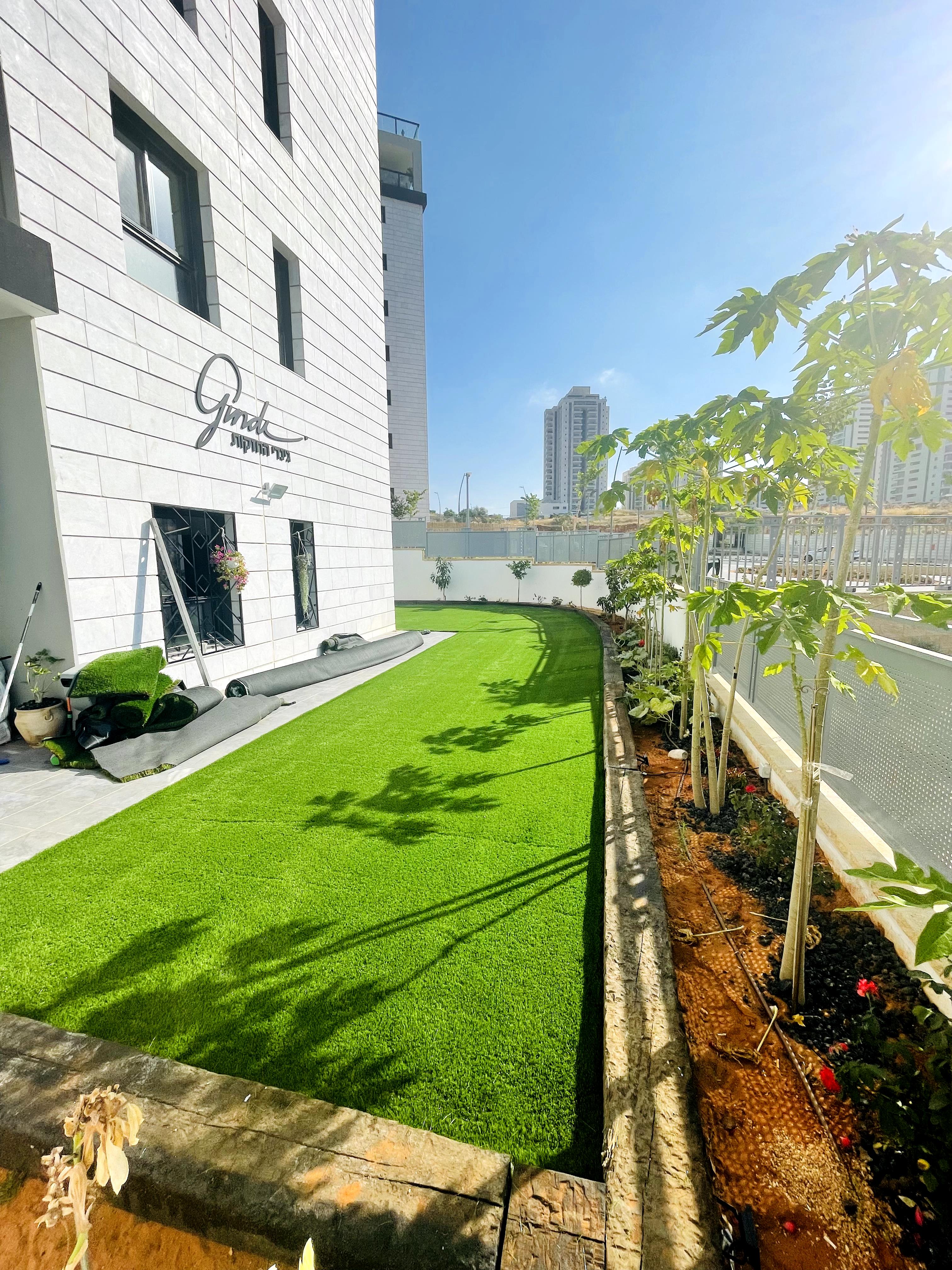 הקמת גינה , כולל מערכת השקיה ותאורה