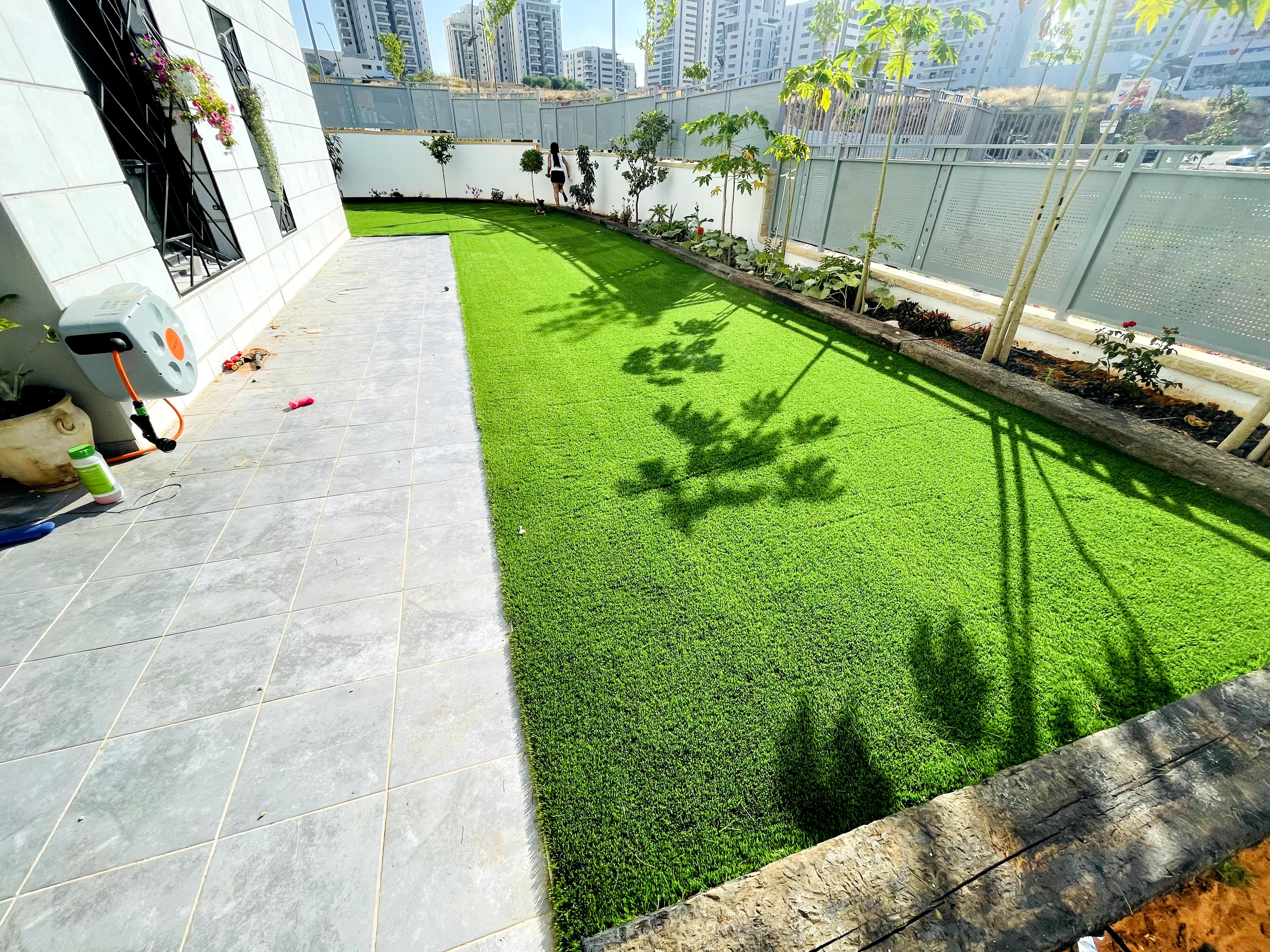 הקמת גינה , כולל מערכת השקיה ותאורה