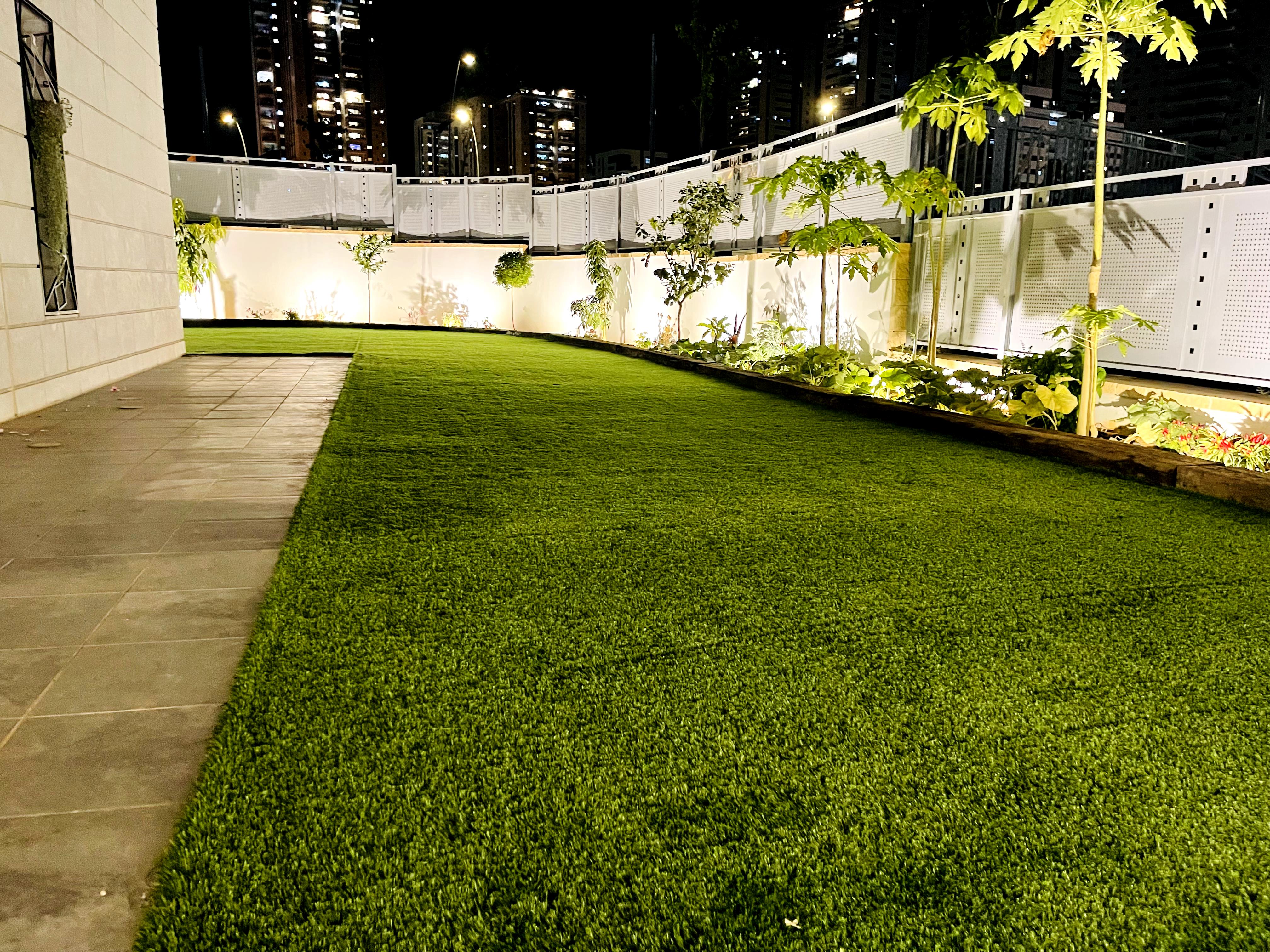 הקמת גינה , כולל מערכת השקיה ותאורה