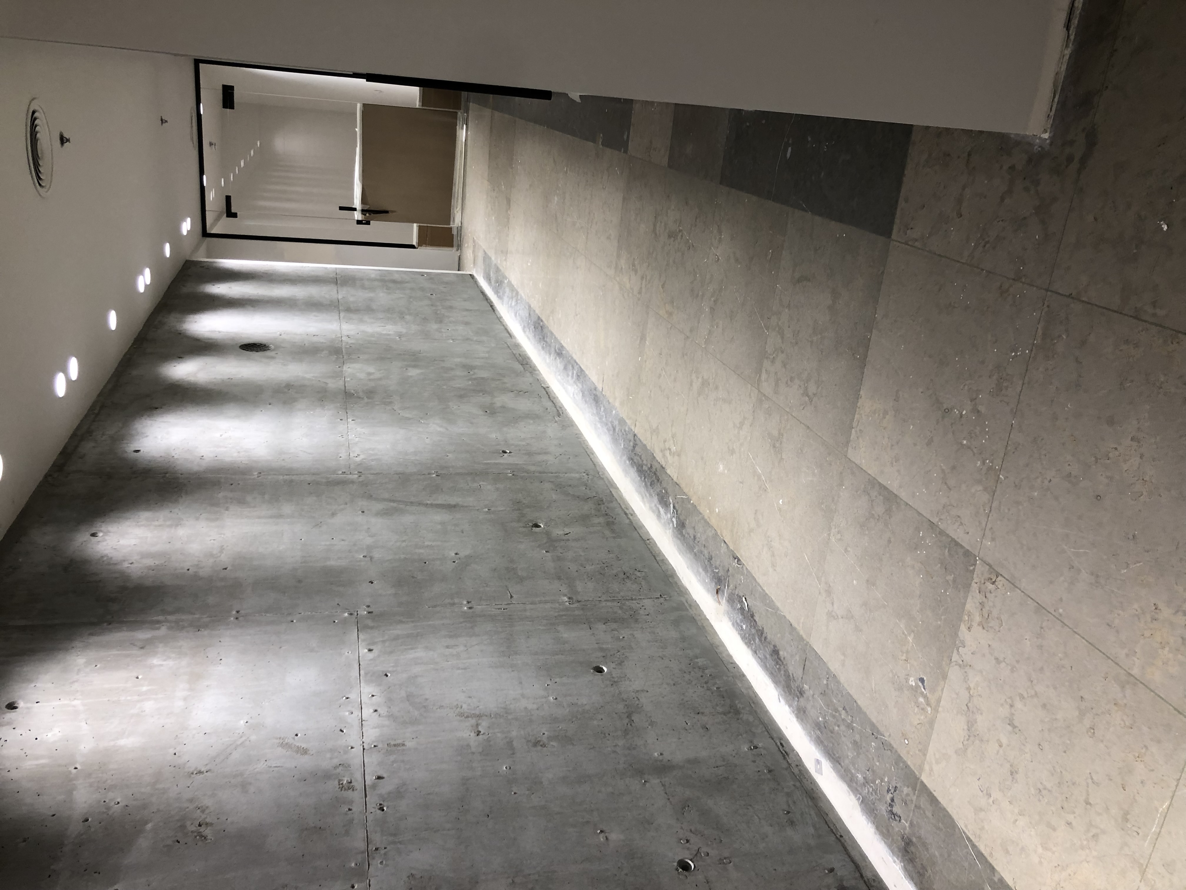 בניין בית טיוטה  חיפוי ריצפה לפני ואחרי