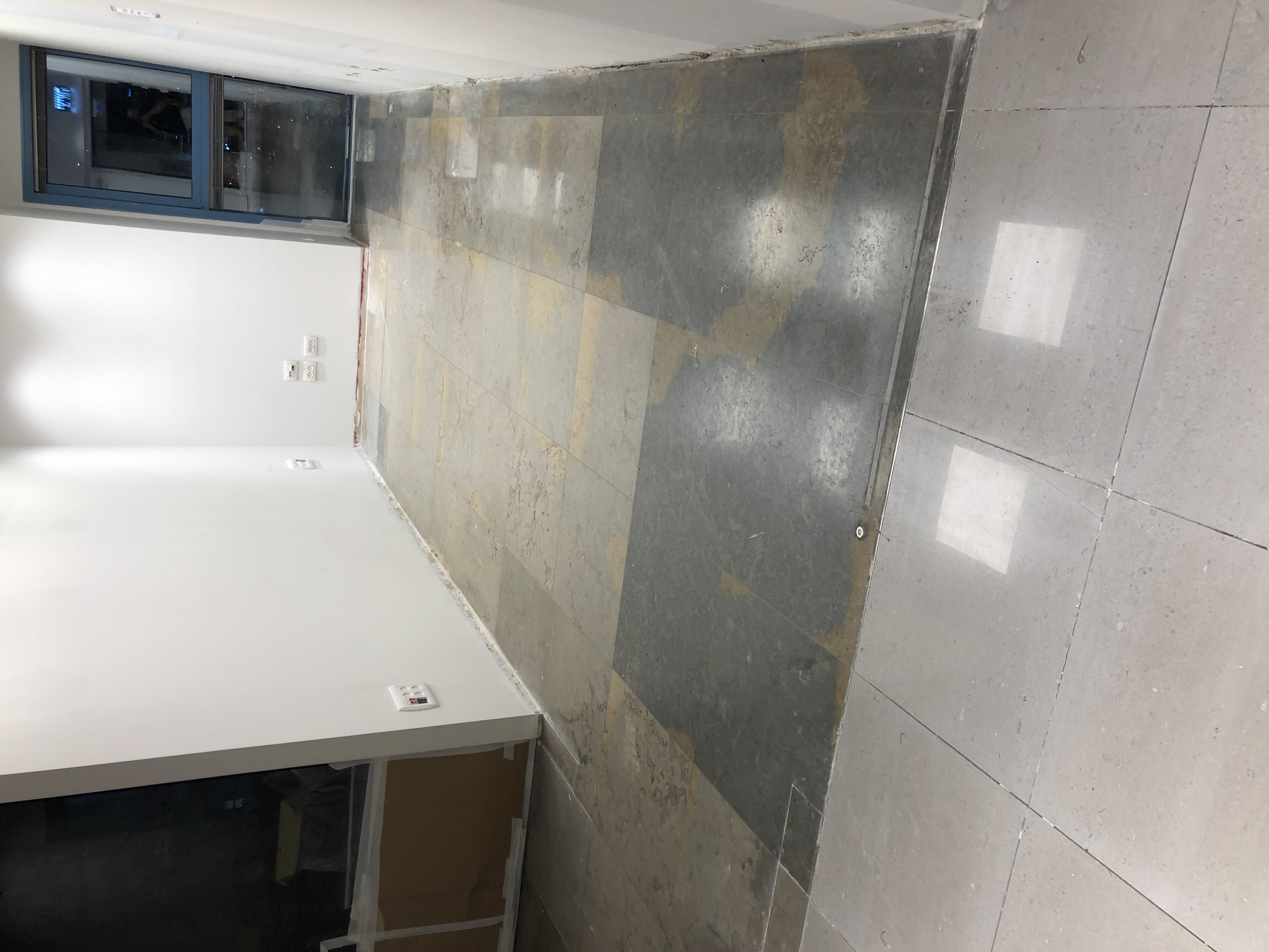 בניין בית טיוטה  חיפוי ריצפה לפני ואחרי