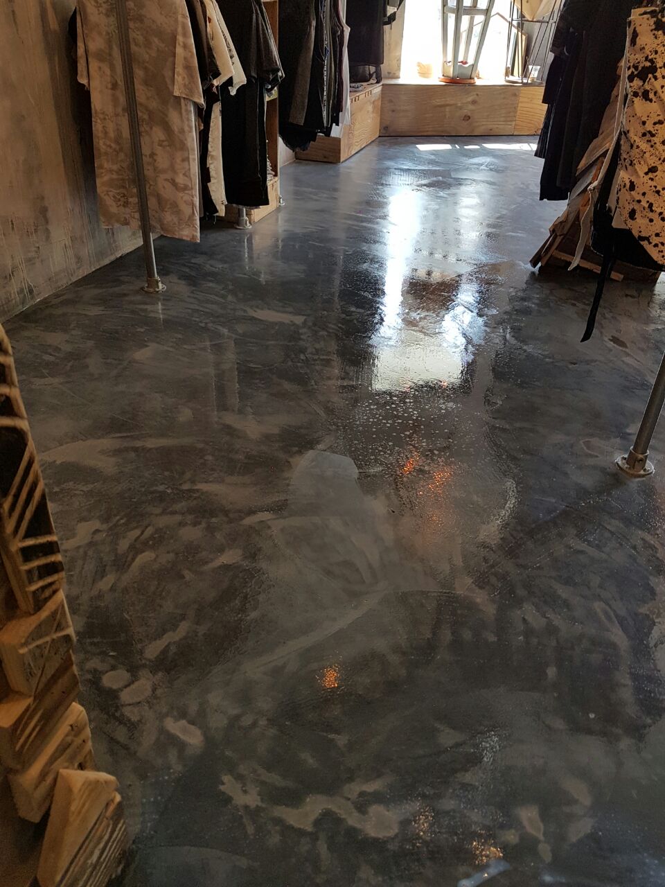 מיקרוטופינג שחור , תל אביב חנות בגדים