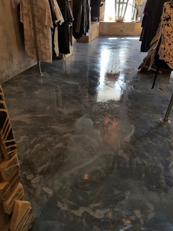 מיקרוטופינג שחור , תל אביב חנות בגדים