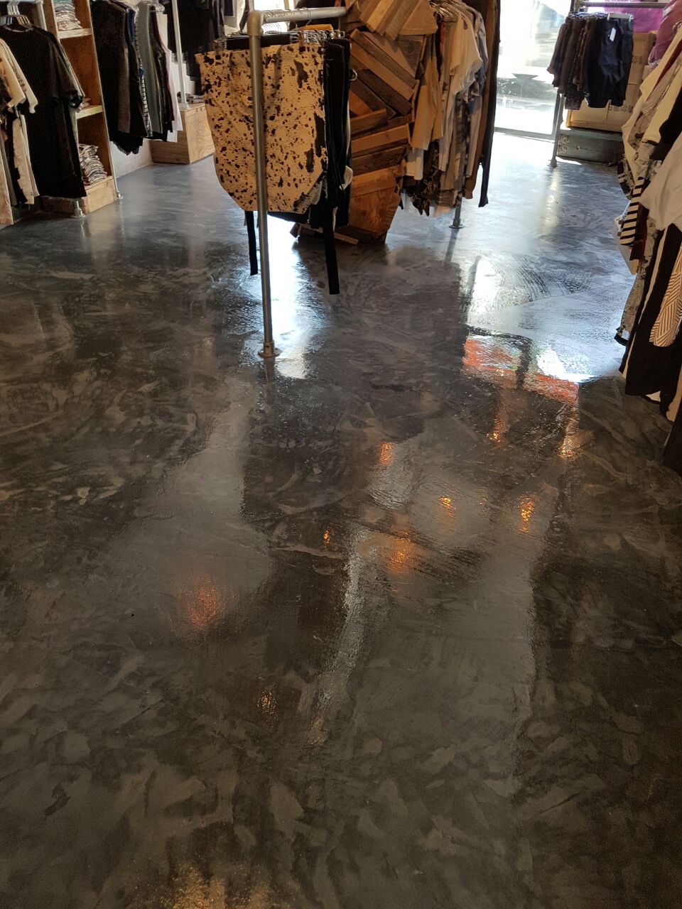 מיקרוטופינג שחור , תל אביב חנות בגדים