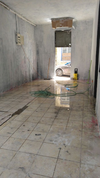 מיקרוטופינג שחור , תל אביב חנות בגדים