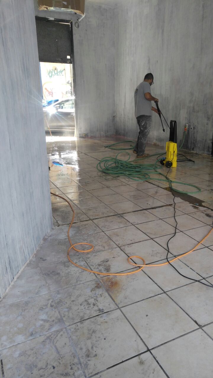 מיקרוטופינג שחור , תל אביב חנות בגדים