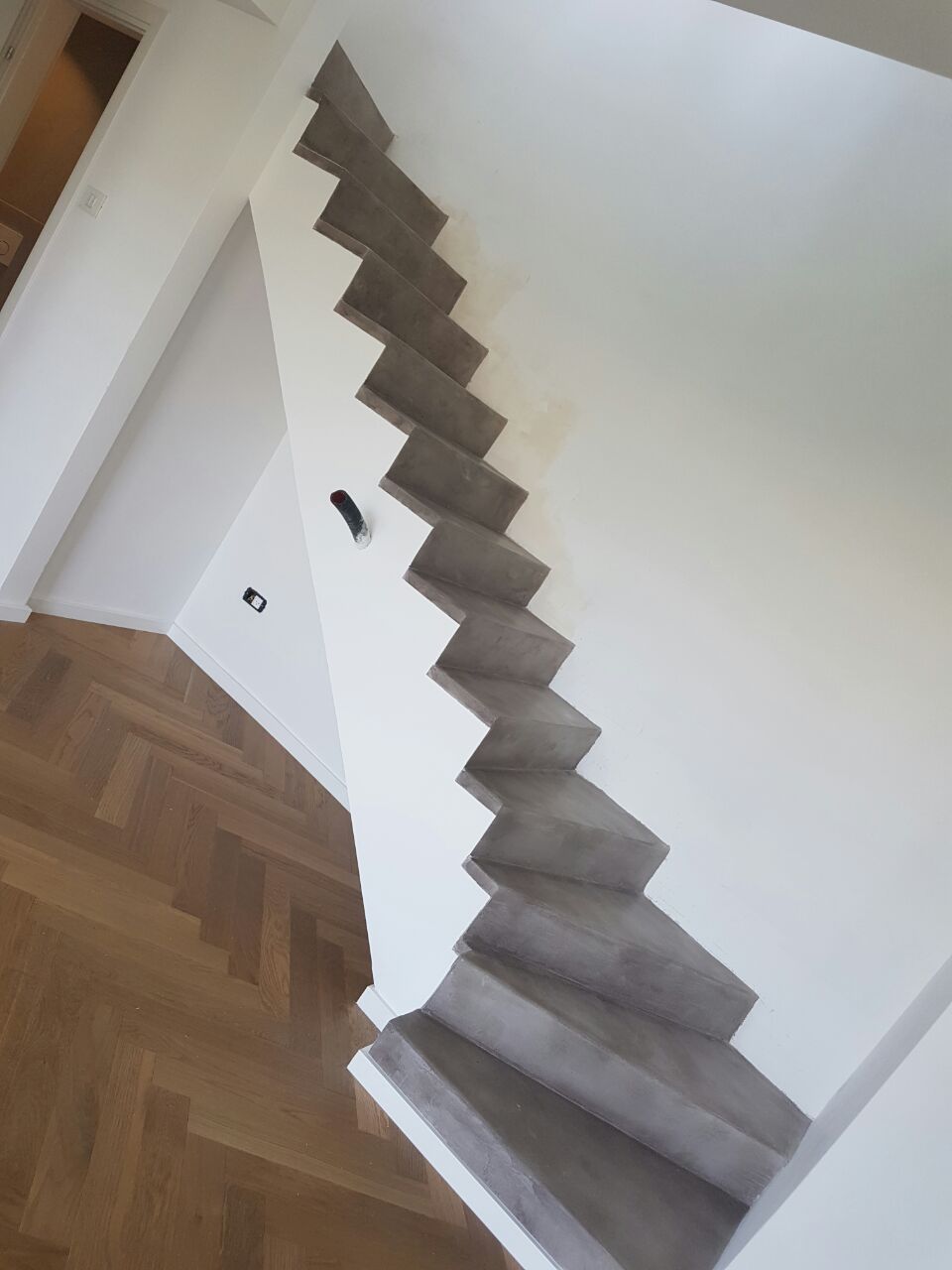 חדרים רטובים במיקורטופינג כולל מדרגות