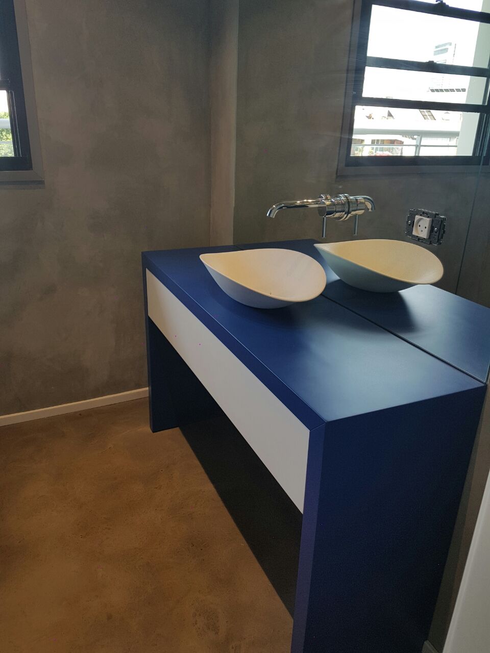 חדרים רטובים במיקורטופינג כולל מדרגות