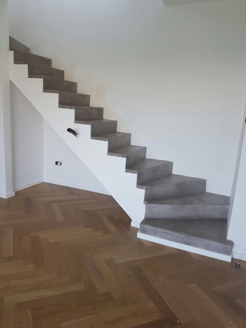 חדרים רטובים במיקורטופינג כולל מדרגות