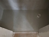 חדרים רטובים במיקורטופינג כולל מדרגות