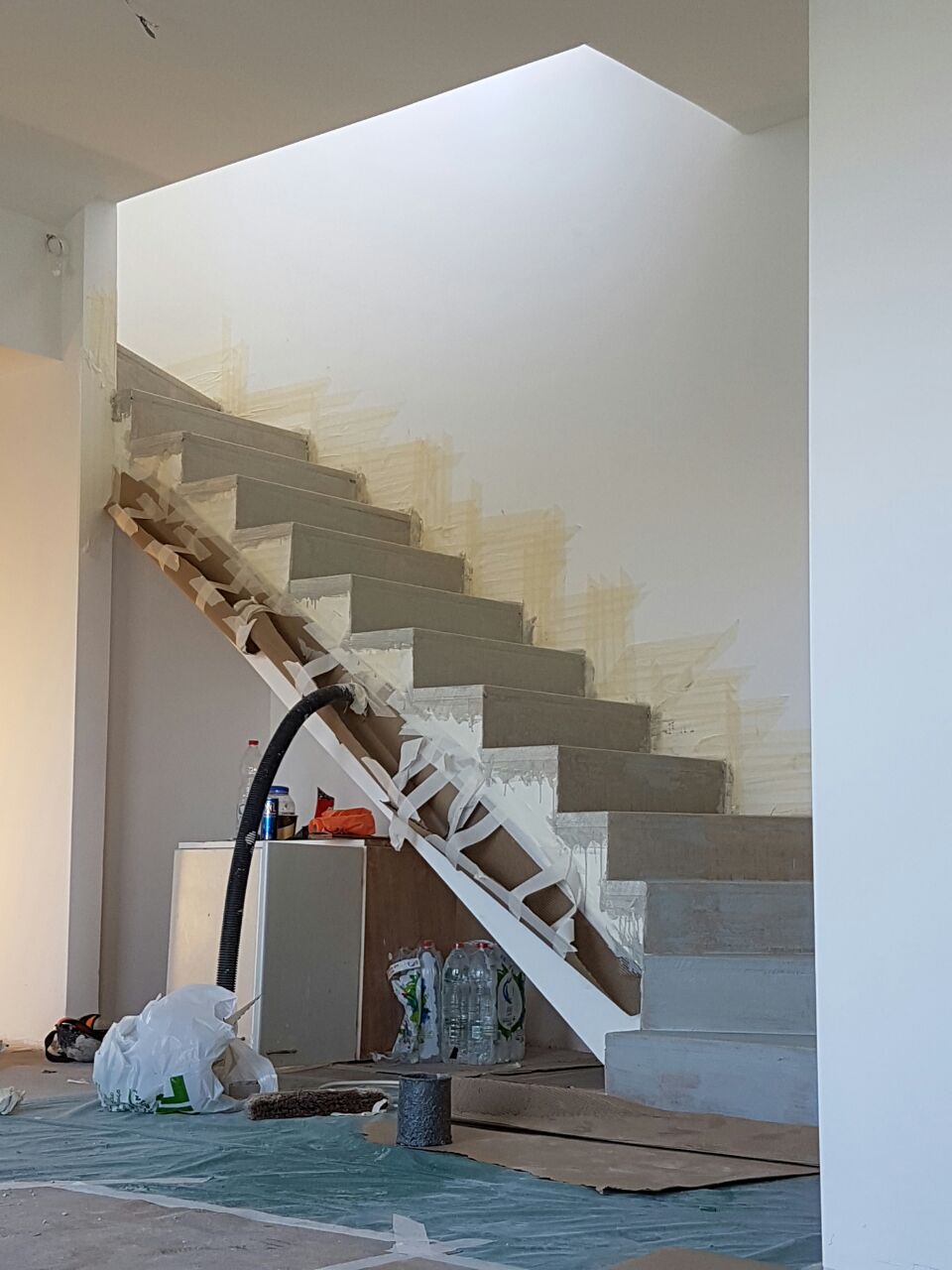 חדרים רטובים במיקורטופינג כולל מדרגות