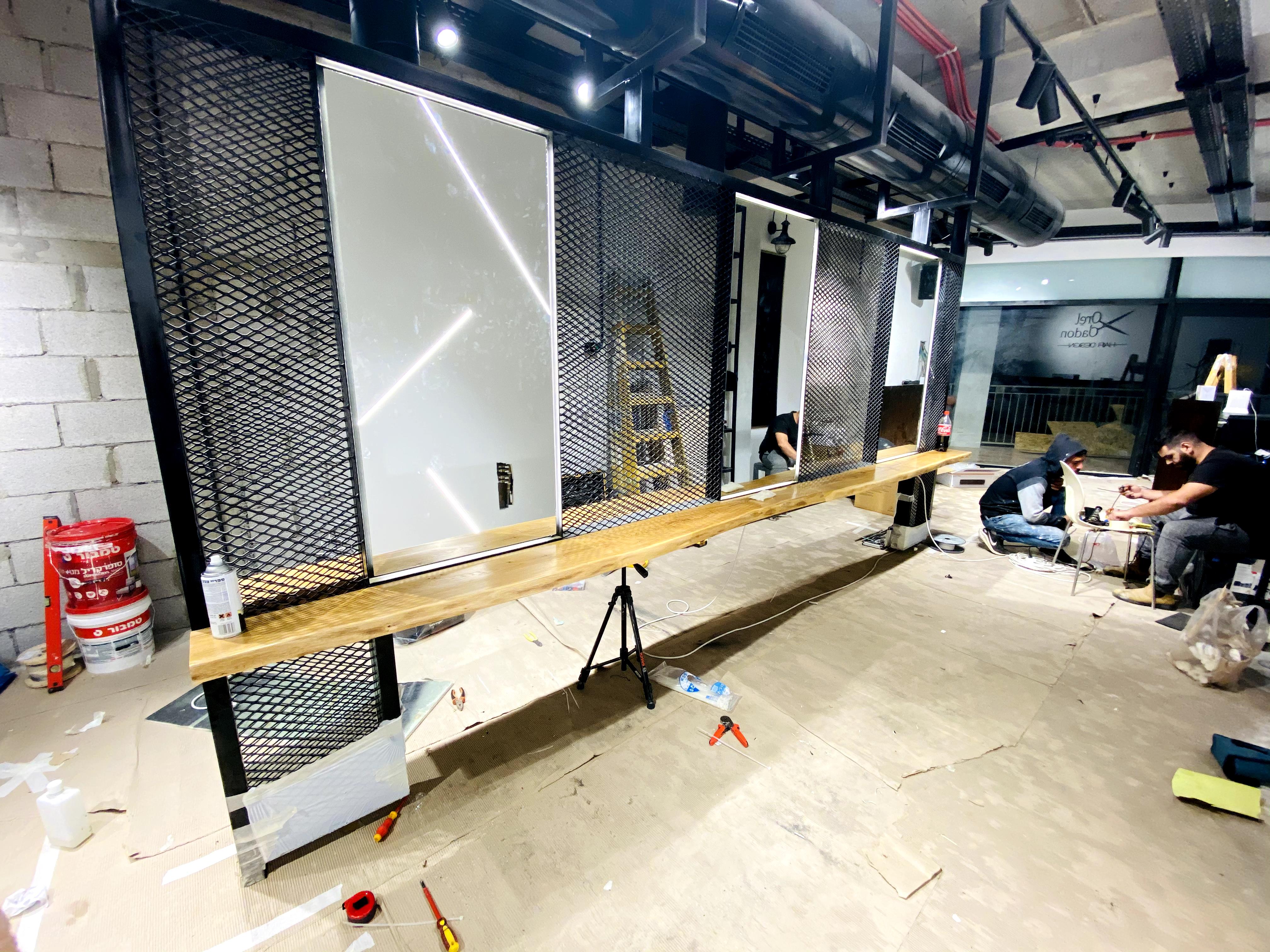 המספרה ! תכנון עיצוב וביצוע על ידי  .