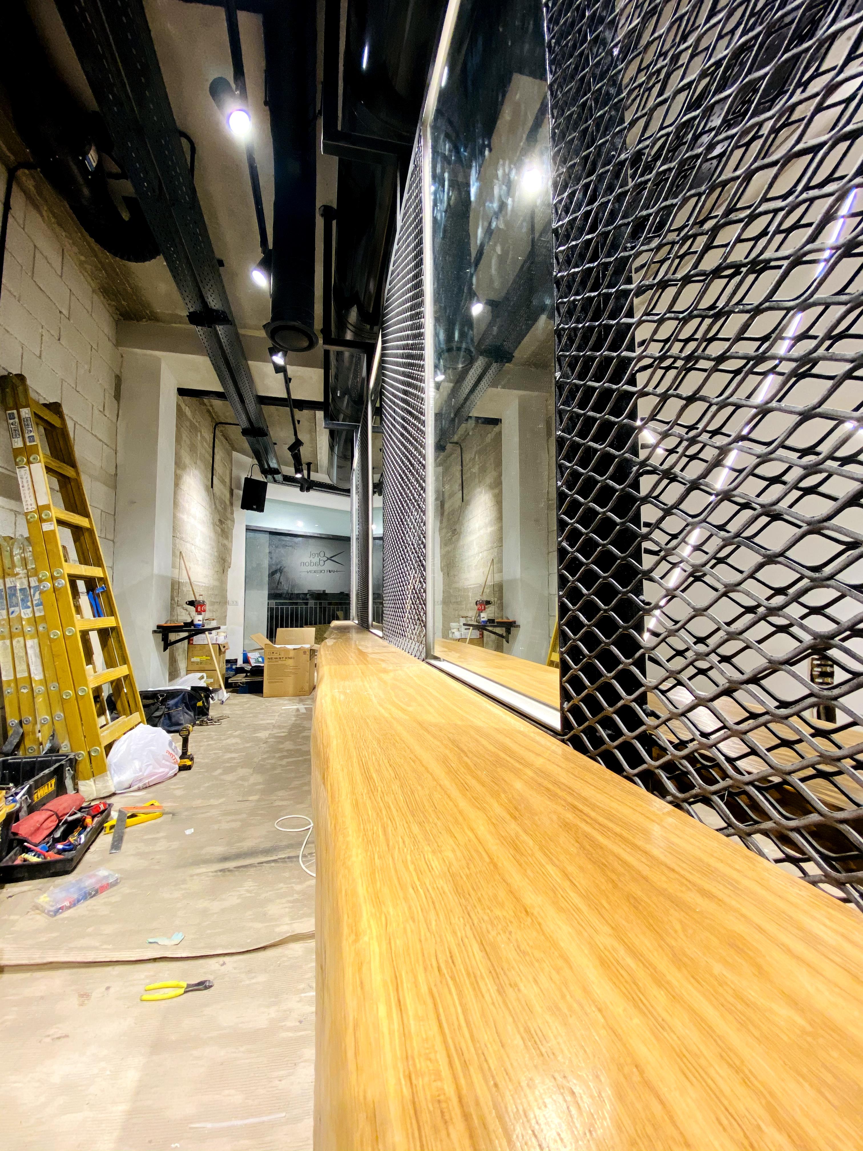 המספרה ! תכנון עיצוב וביצוע על ידי  .