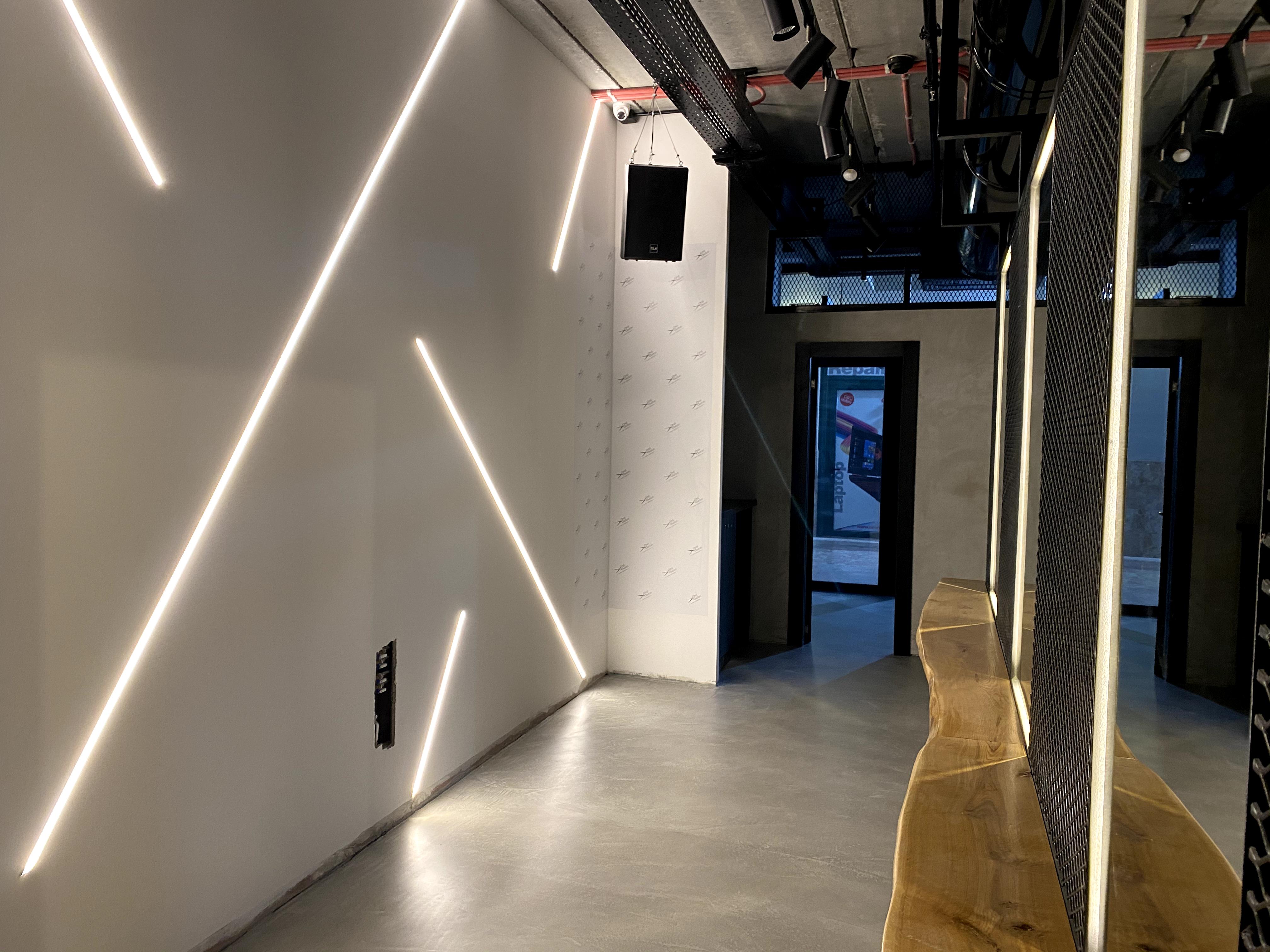 המספרה ! תכנון עיצוב וביצוע על ידי  .