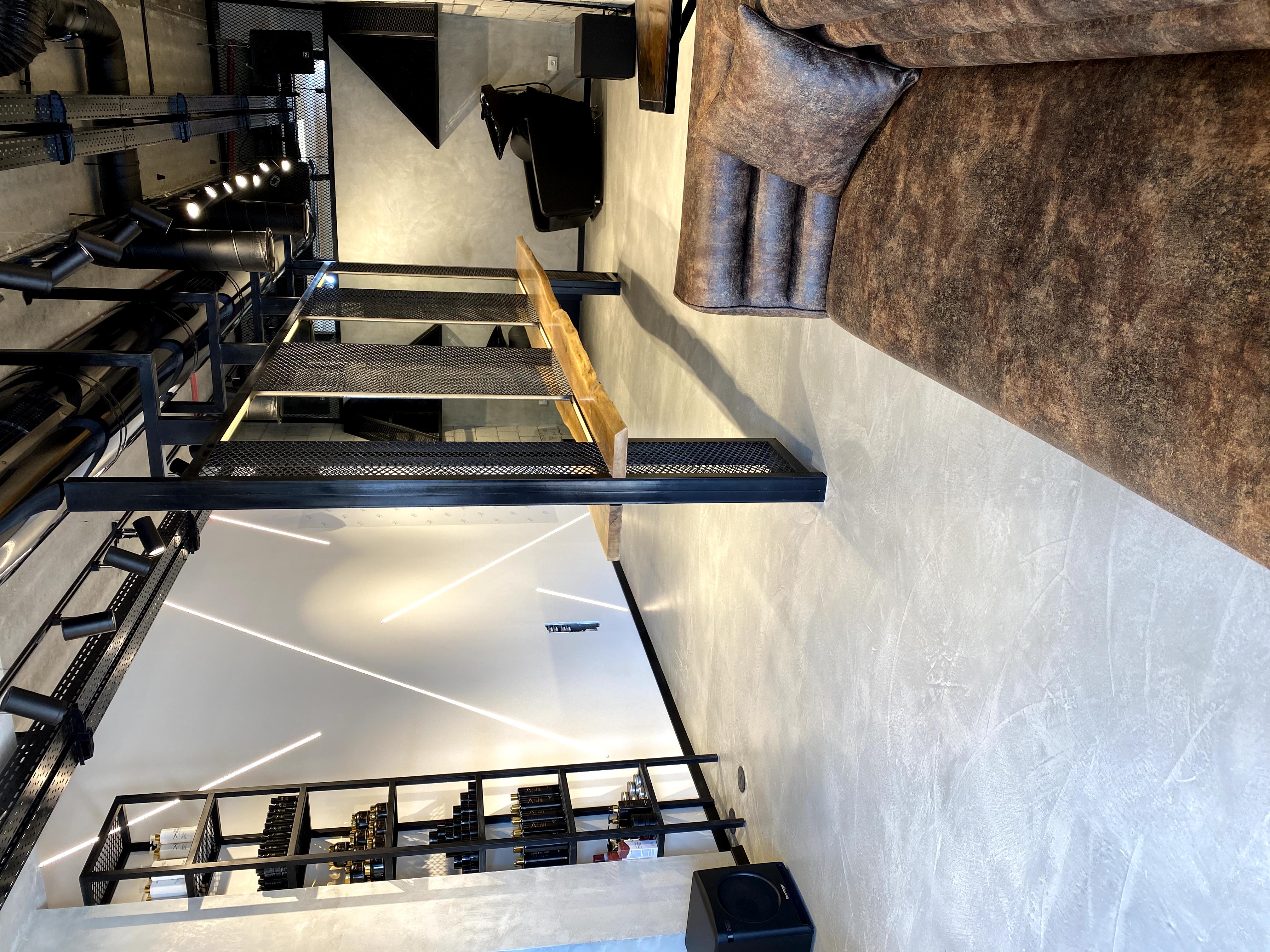 המספרה ! תכנון עיצוב וביצוע על ידי  .