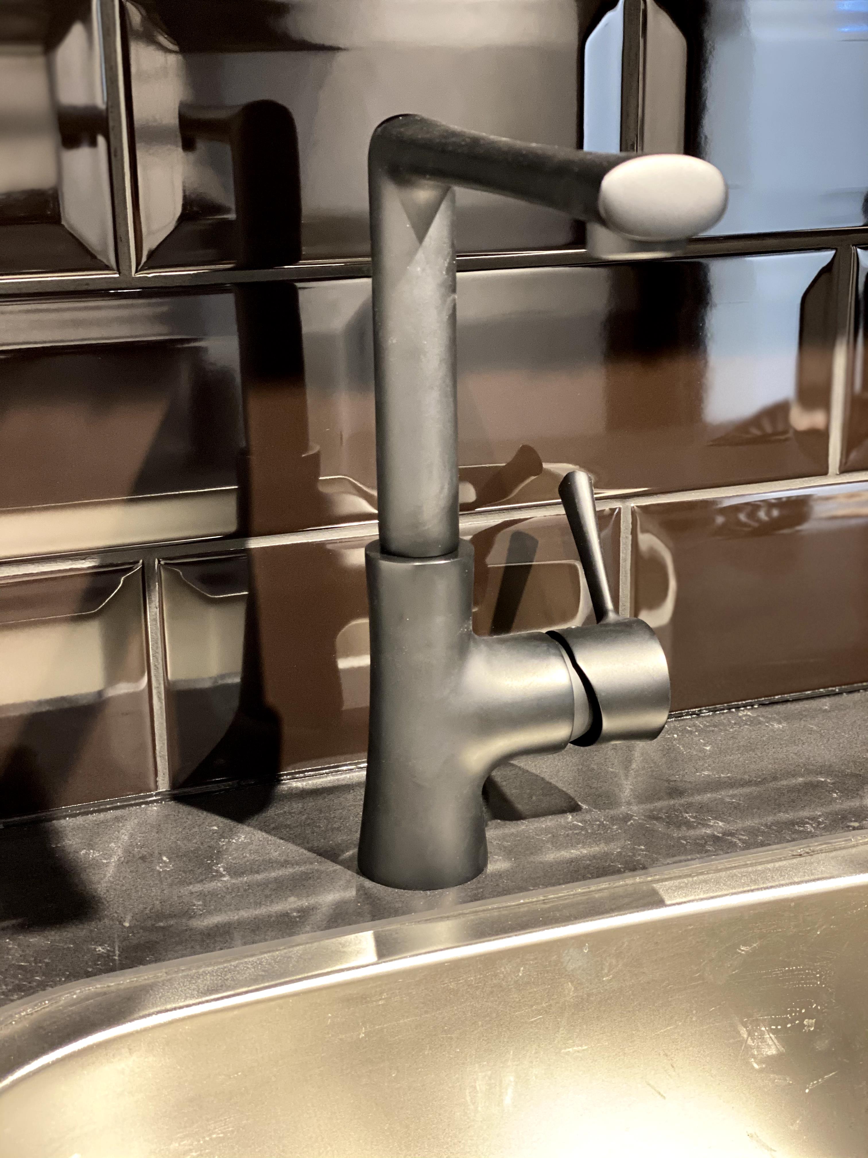 המספרה ! תכנון עיצוב וביצוע על ידי  .