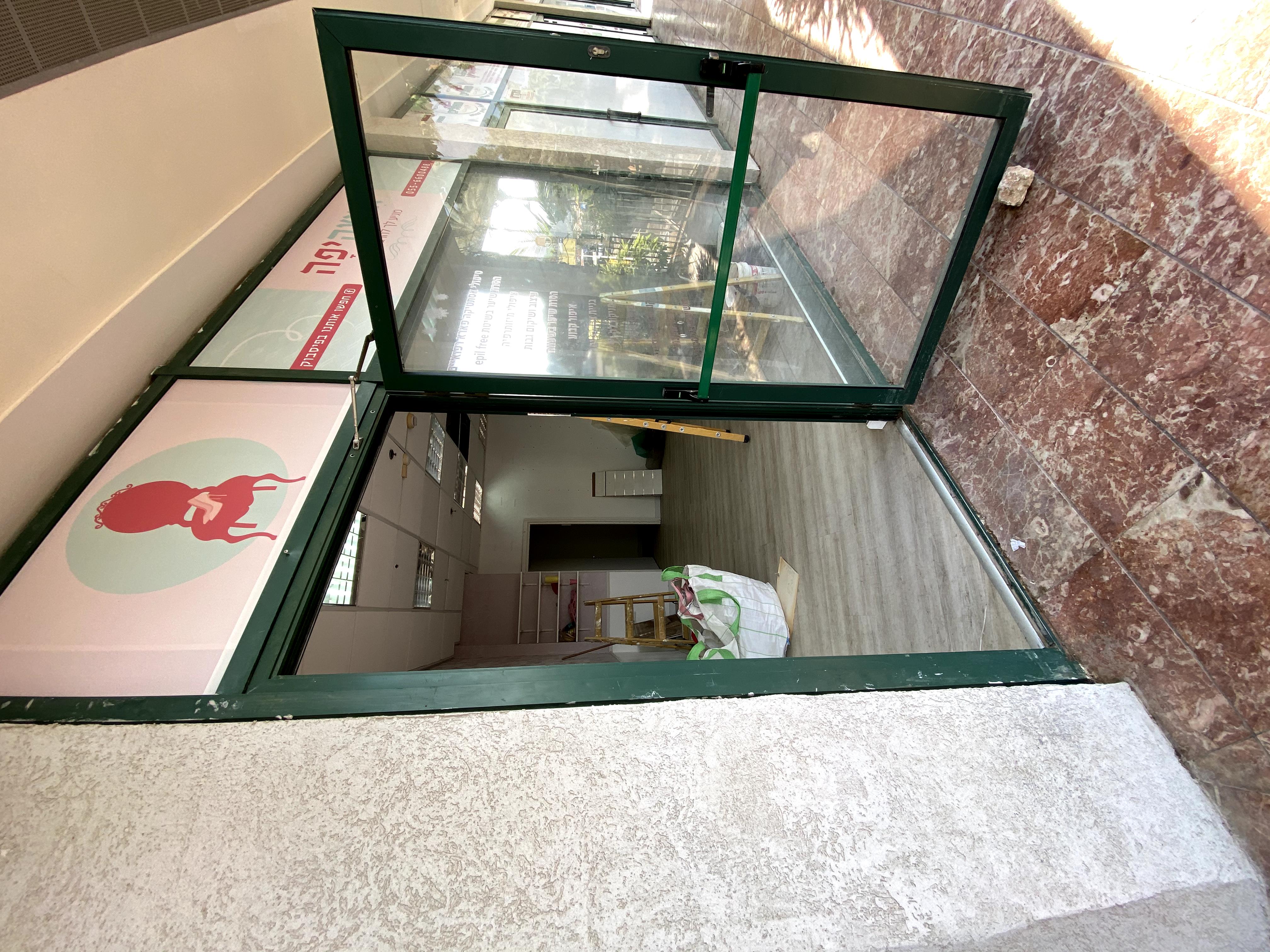 המספרה ! תכנון עיצוב וביצוע על ידי  .