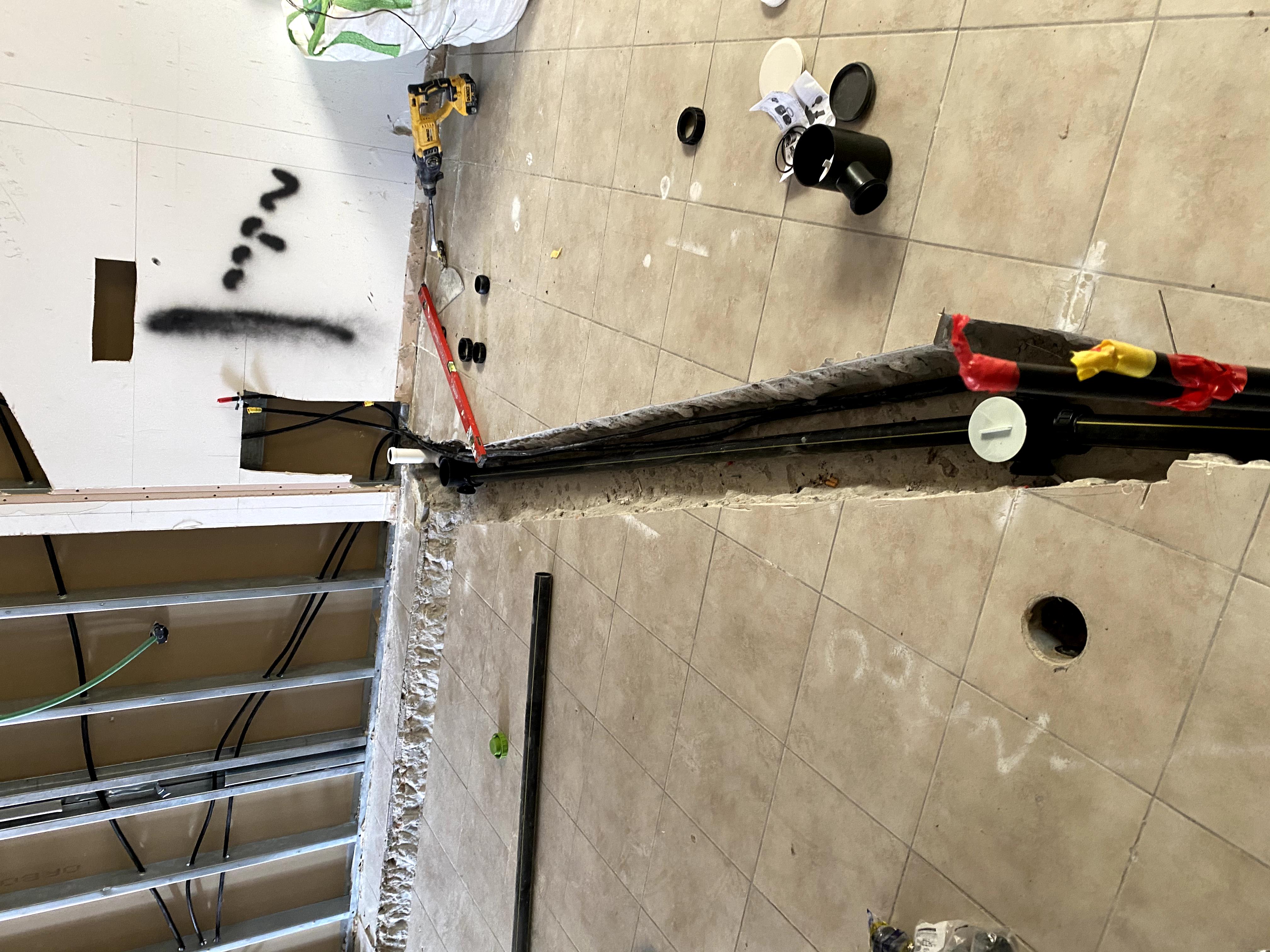 המספרה ! תכנון עיצוב וביצוע על ידי  .