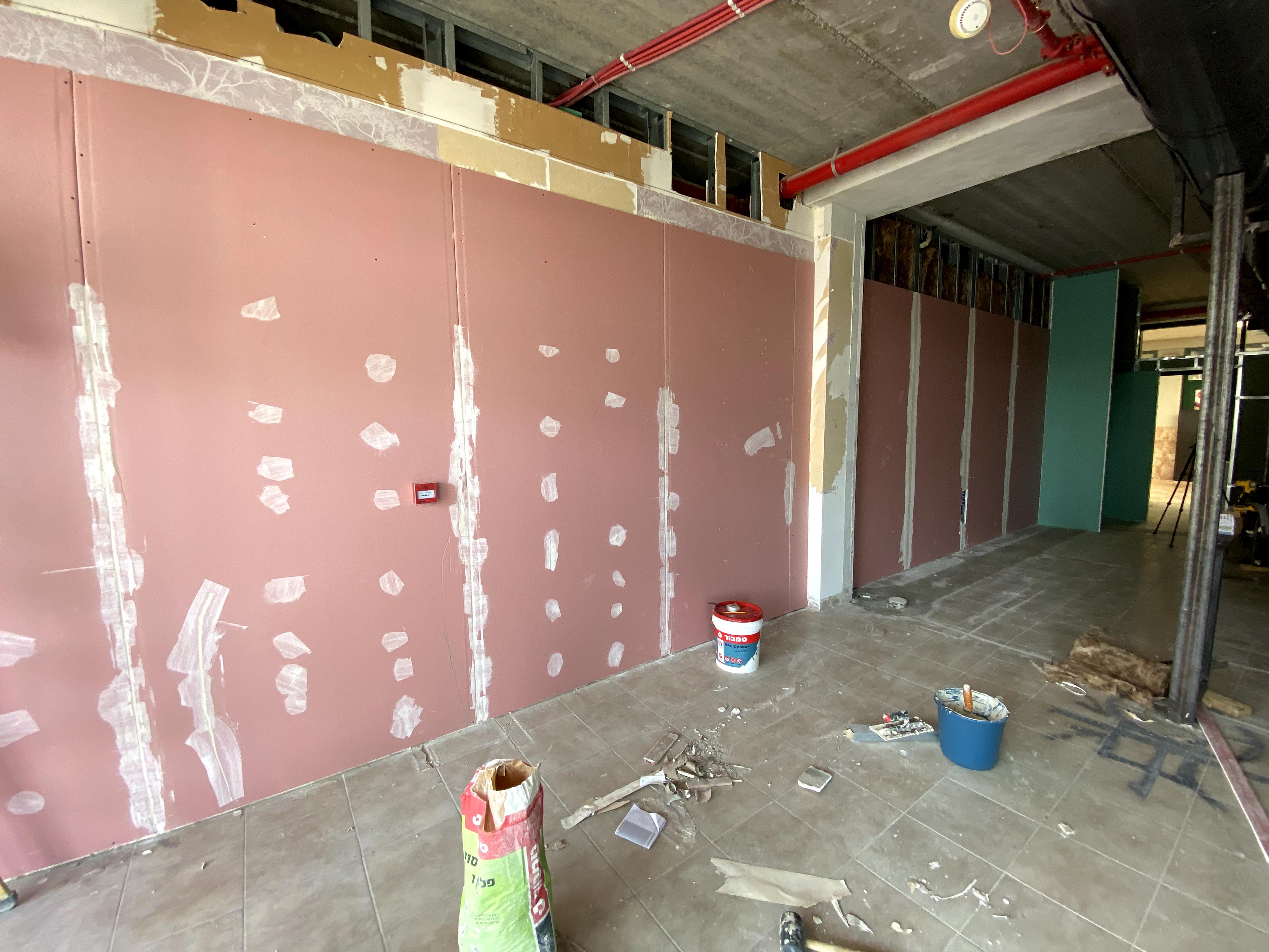 המספרה ! תכנון עיצוב וביצוע על ידי  .