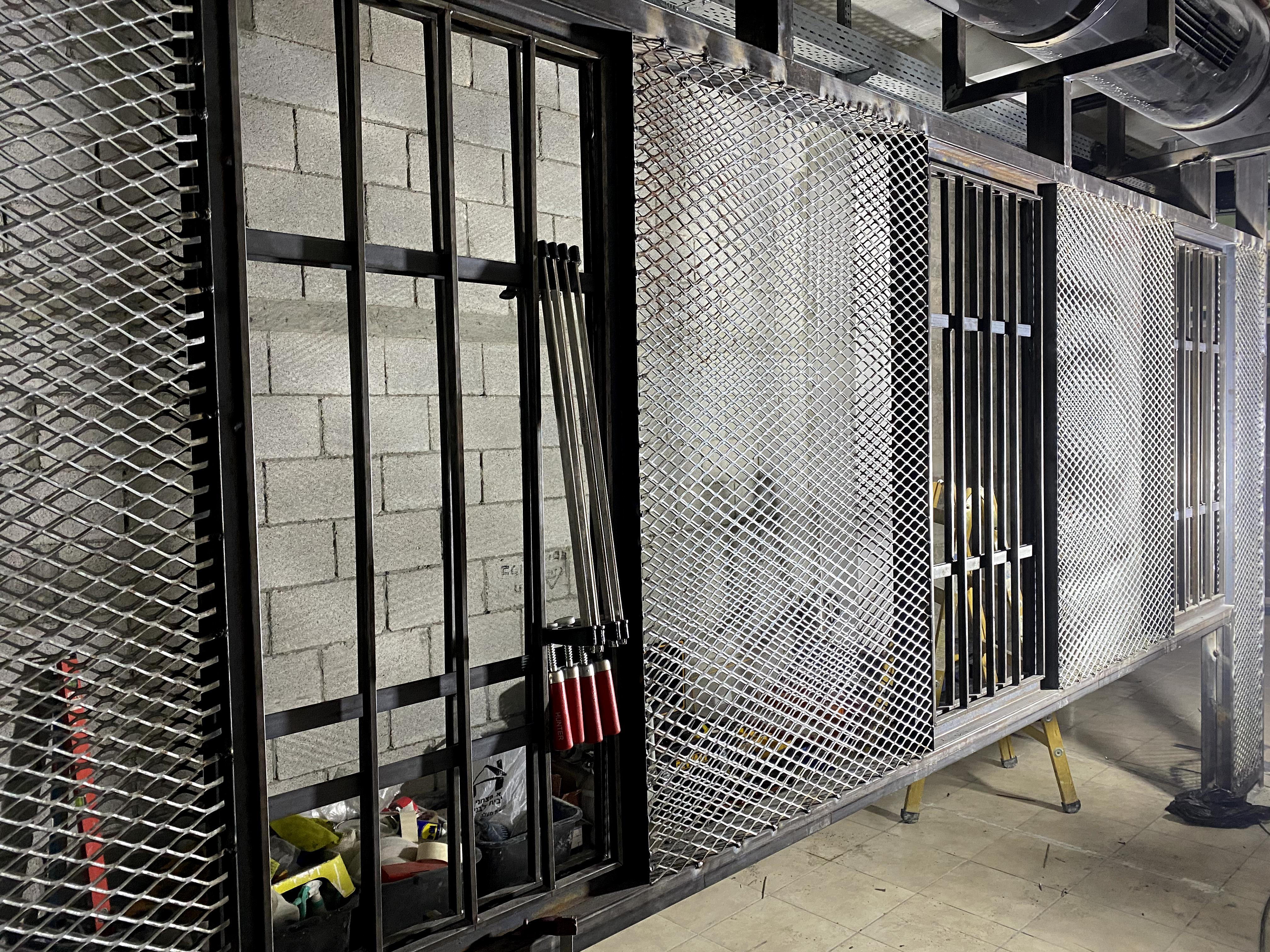 המספרה ! תכנון עיצוב וביצוע על ידי  .