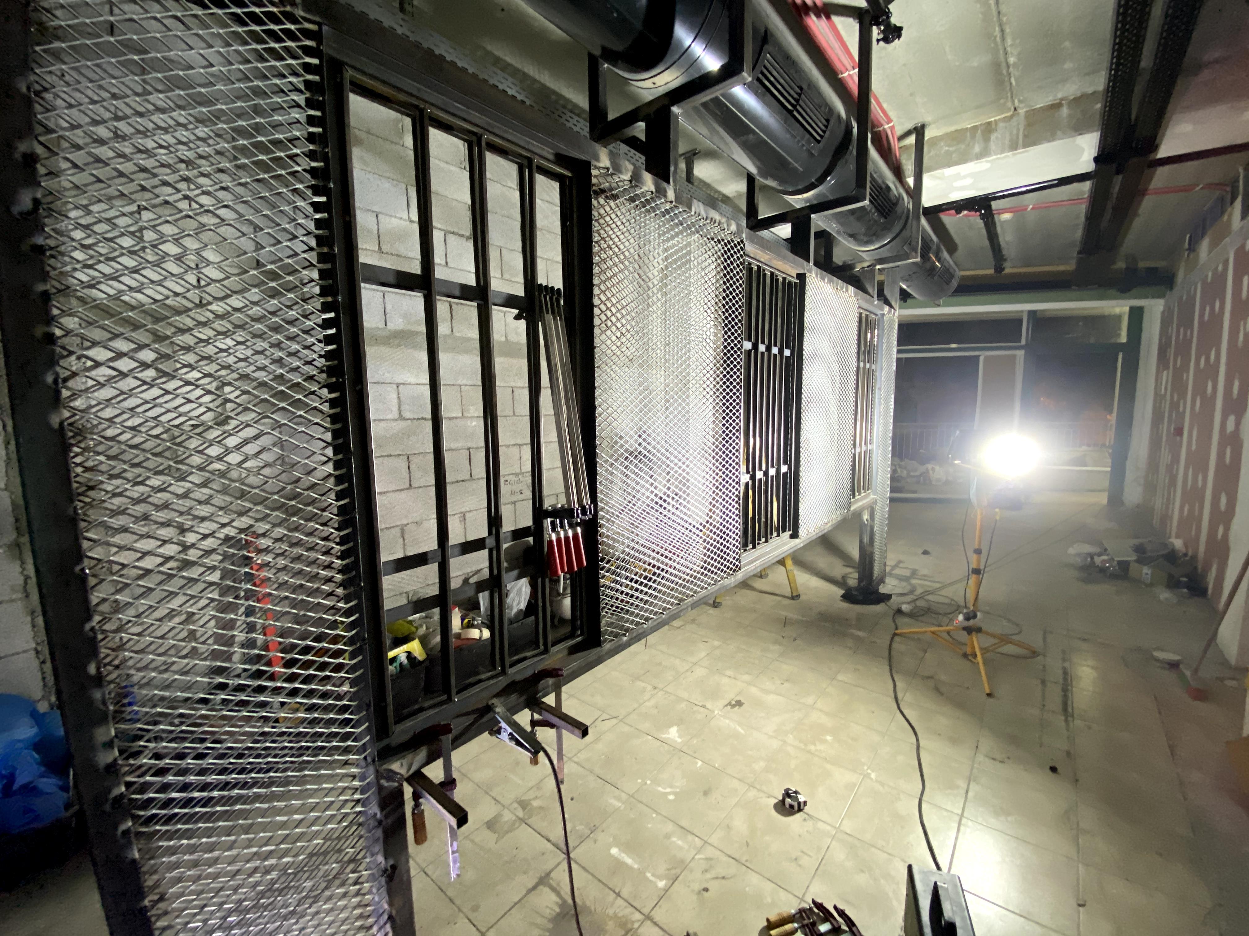 המספרה ! תכנון עיצוב וביצוע על ידי  .