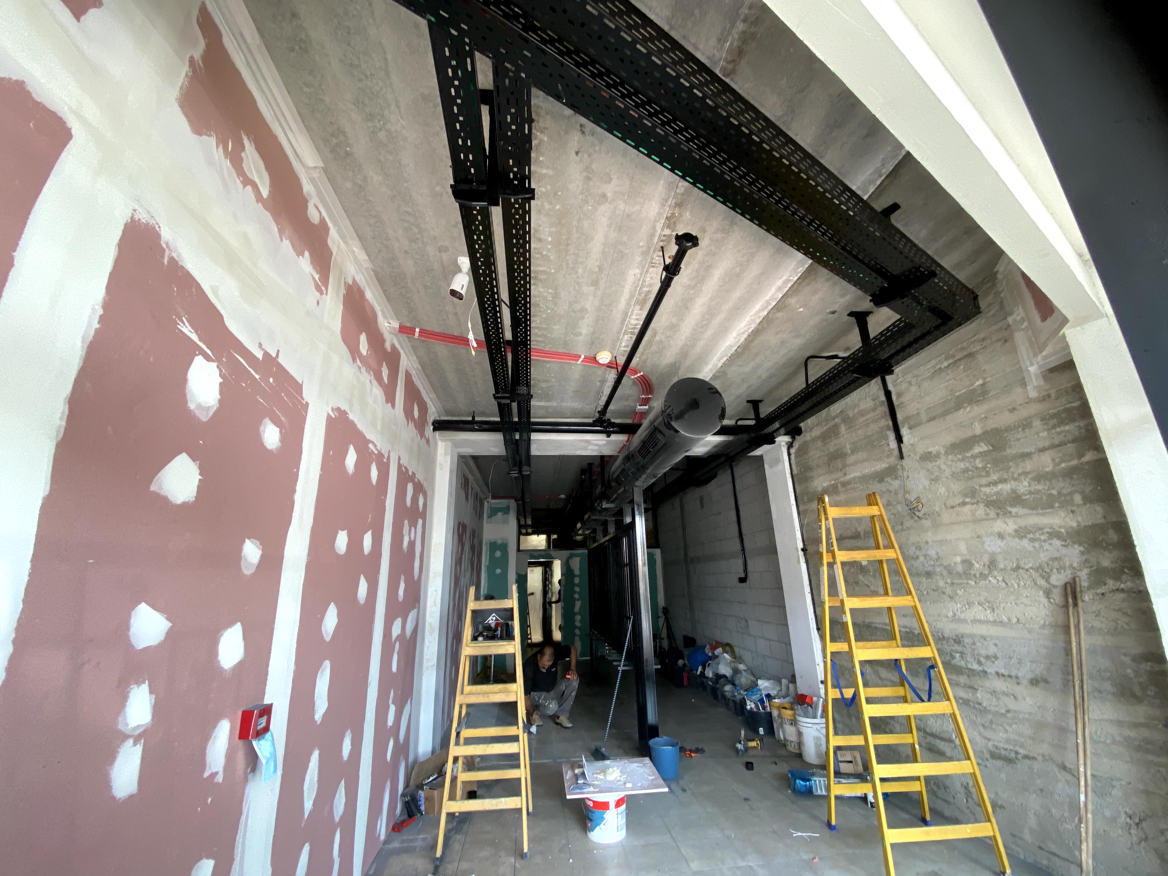 המספרה ! תכנון עיצוב וביצוע על ידי  .