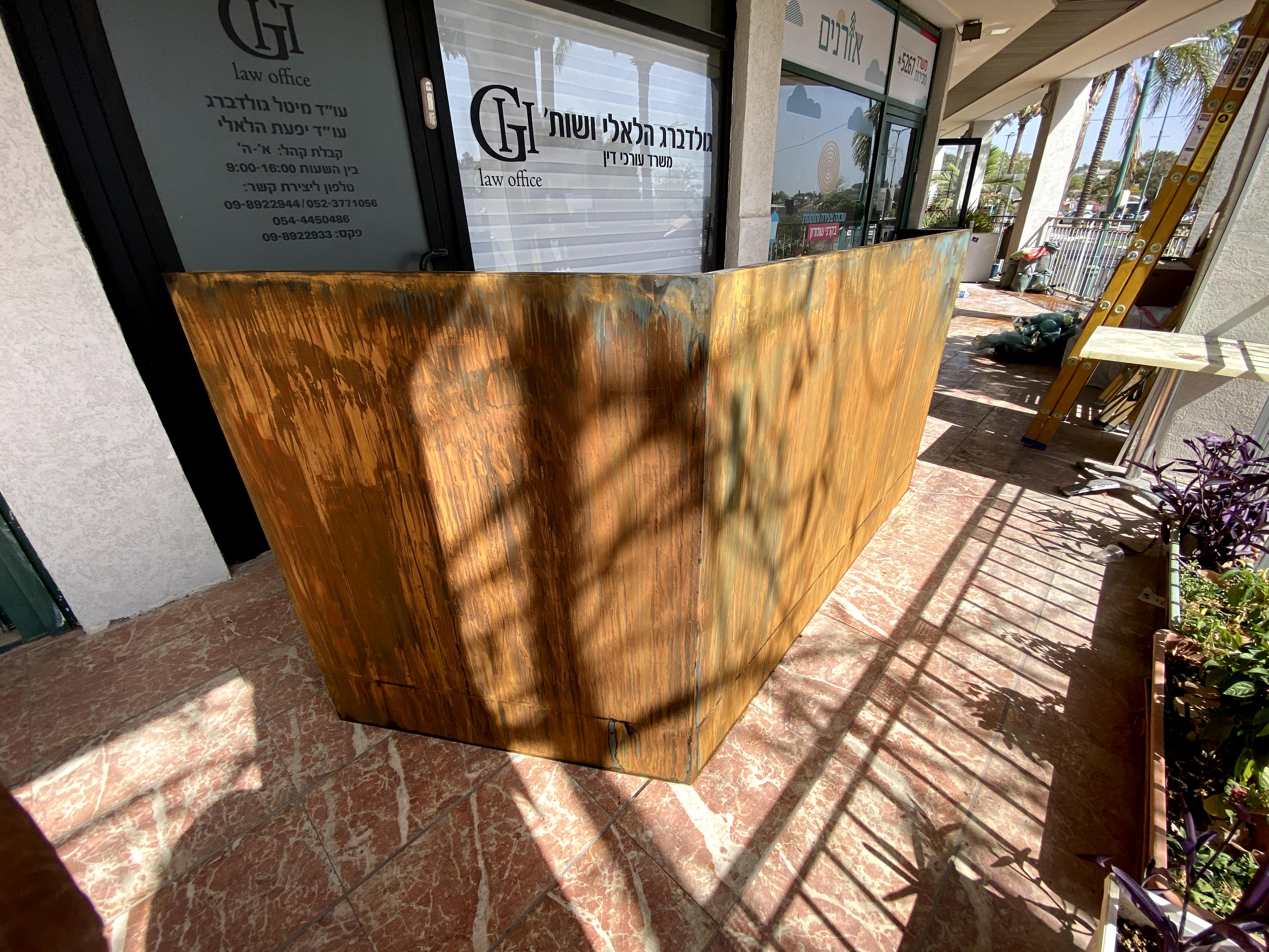 המספרה ! תכנון עיצוב וביצוע על ידי  .