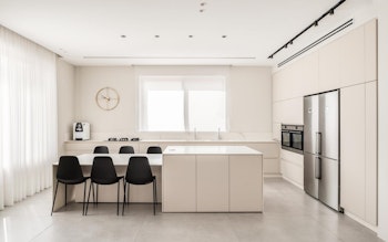 הנמכת תיקרה בגבס , כולל תאורה נסתרת