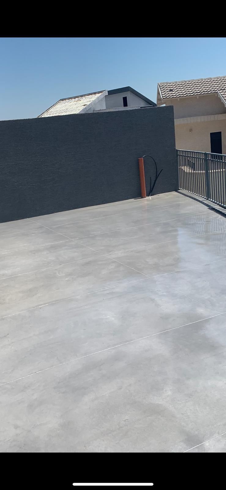 החלקת בטון בגג