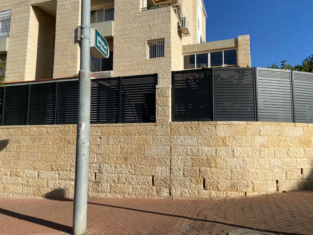 גדר אלומניום