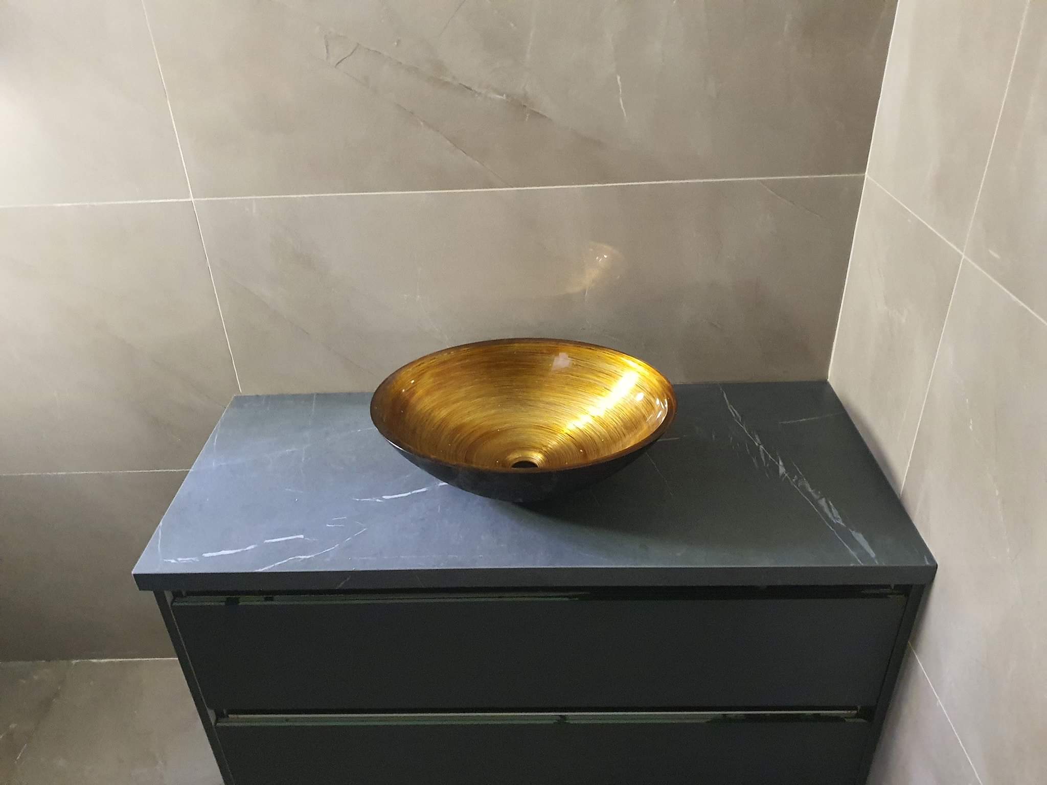 שיש לארונות אמבטיה