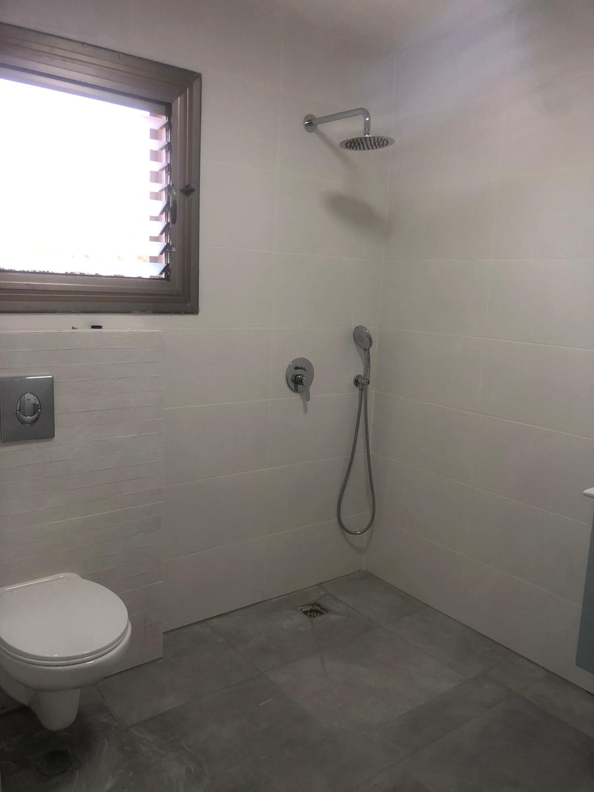 שיפוץ 2 חדרי אמבטיה קומפלט