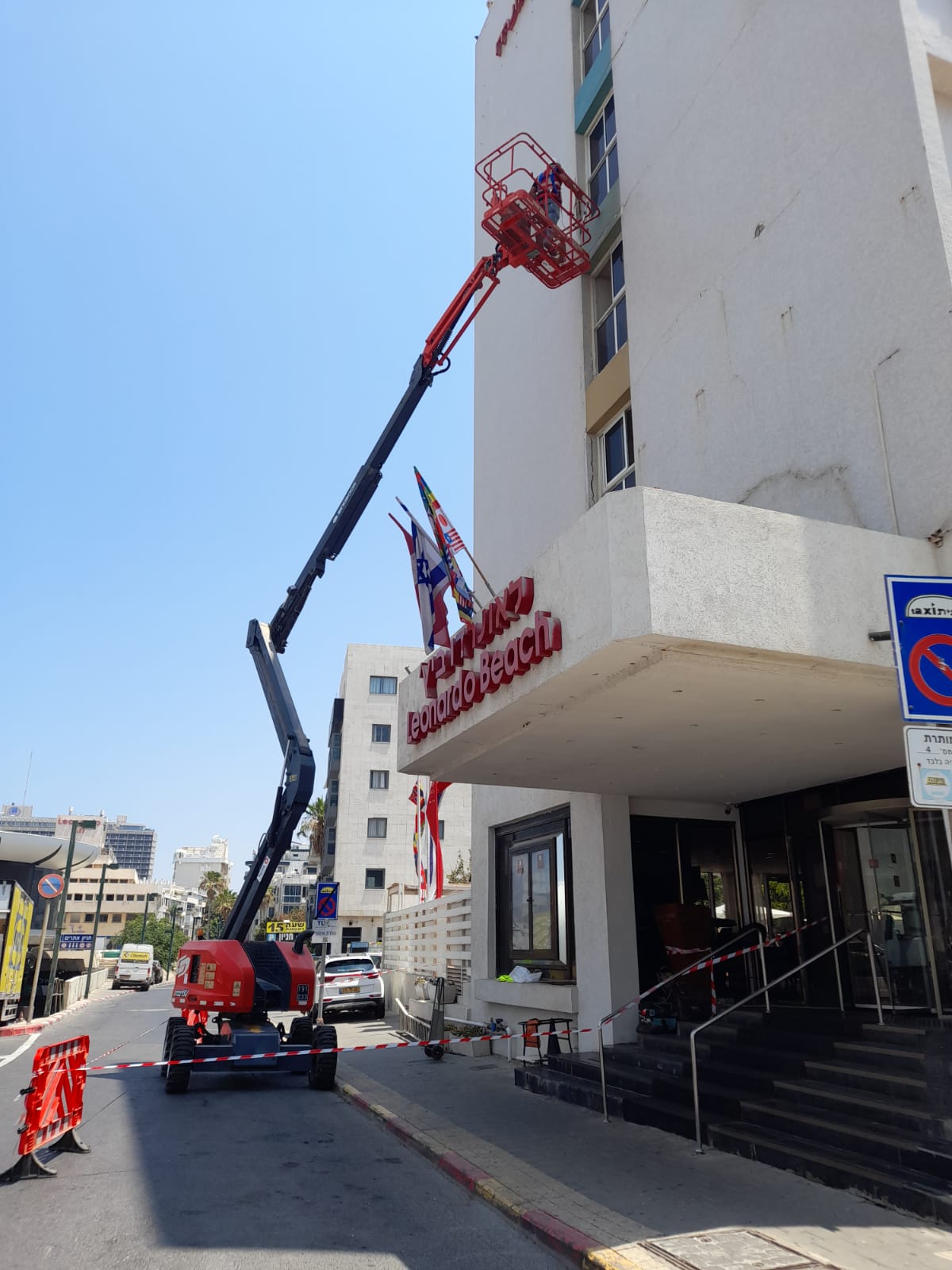 שיפוץ מלון לאונרדו