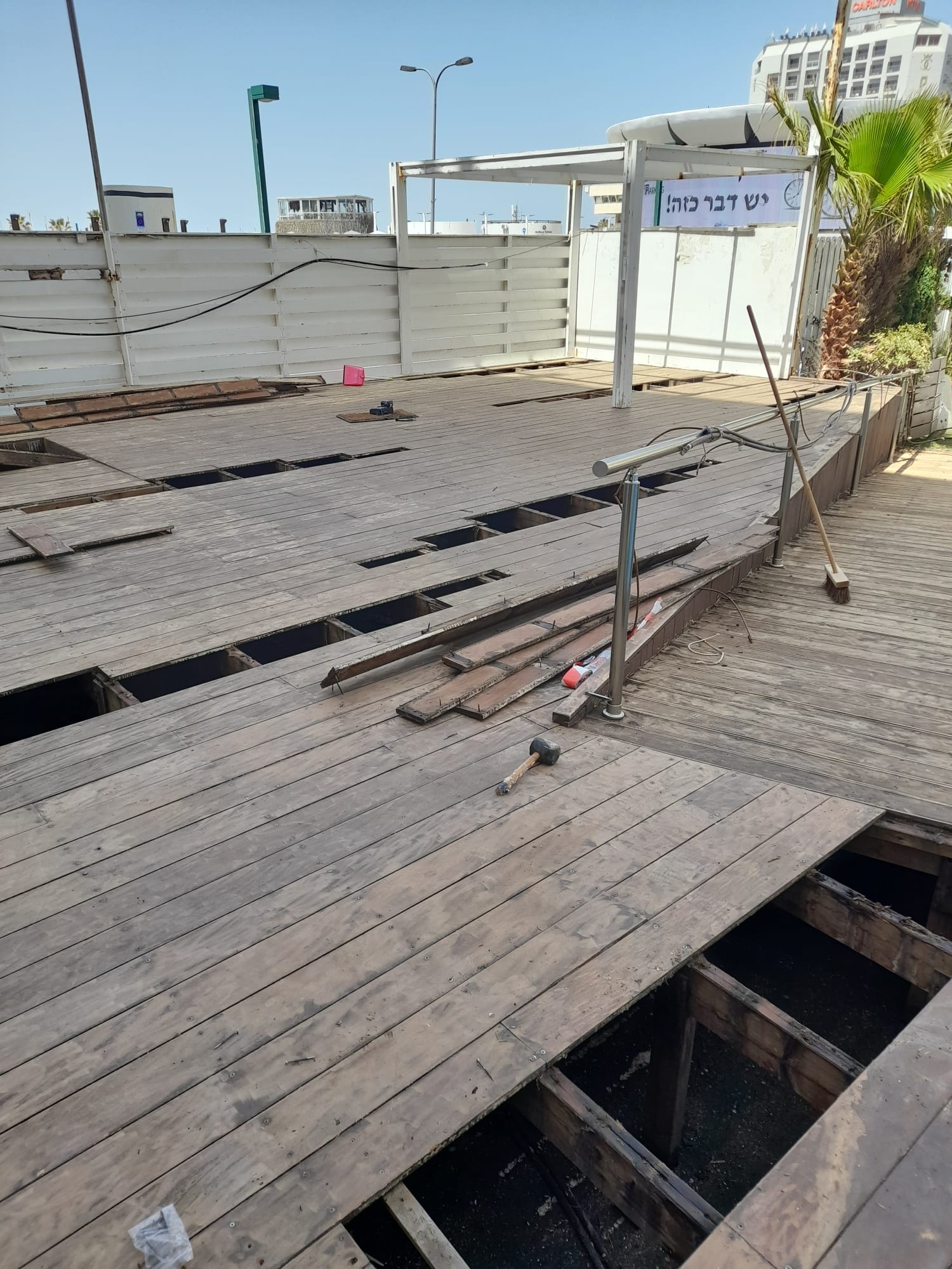 חידוש דק במלון לאונרדו