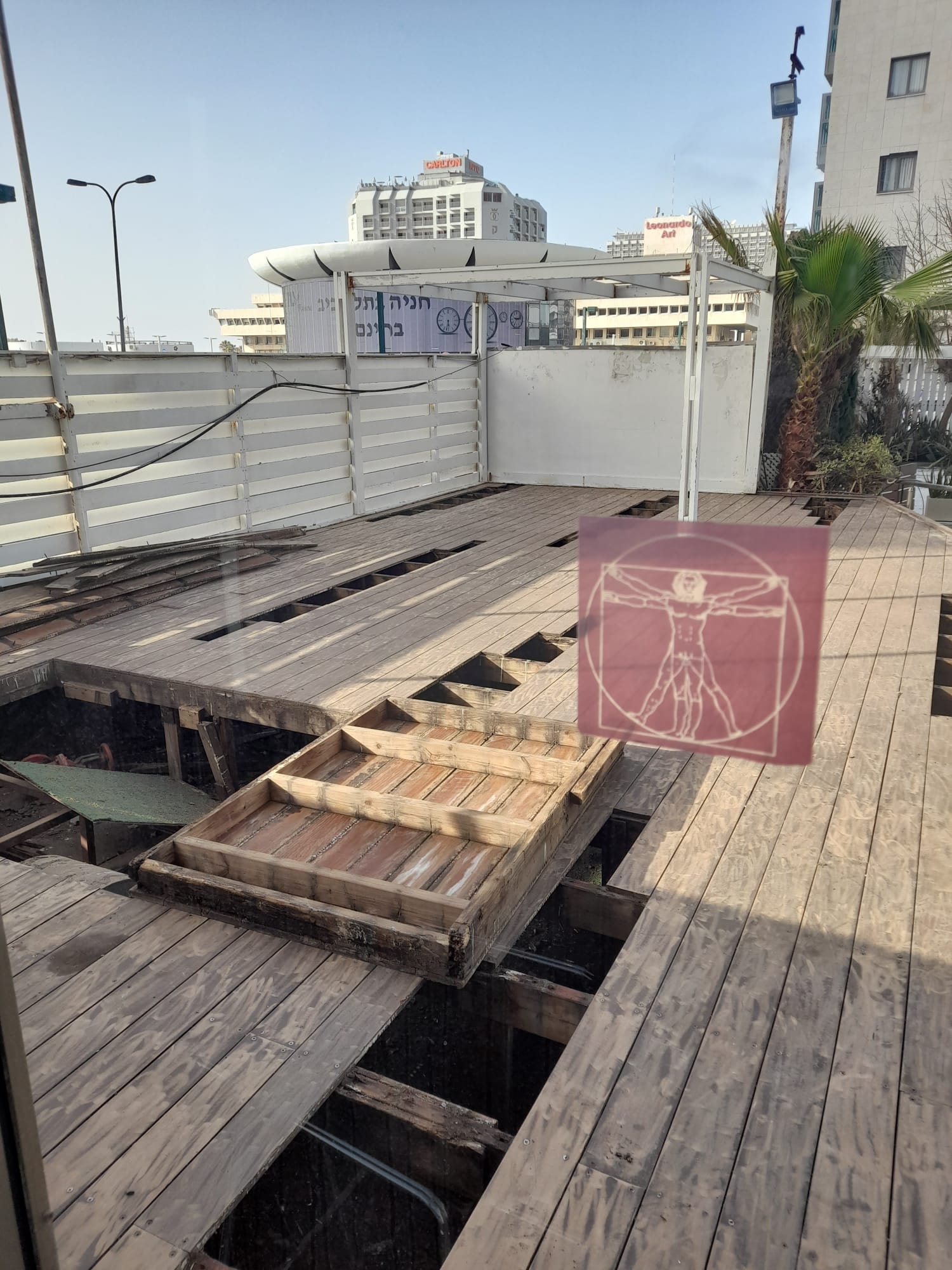 חידוש דק במלון לאונרדו