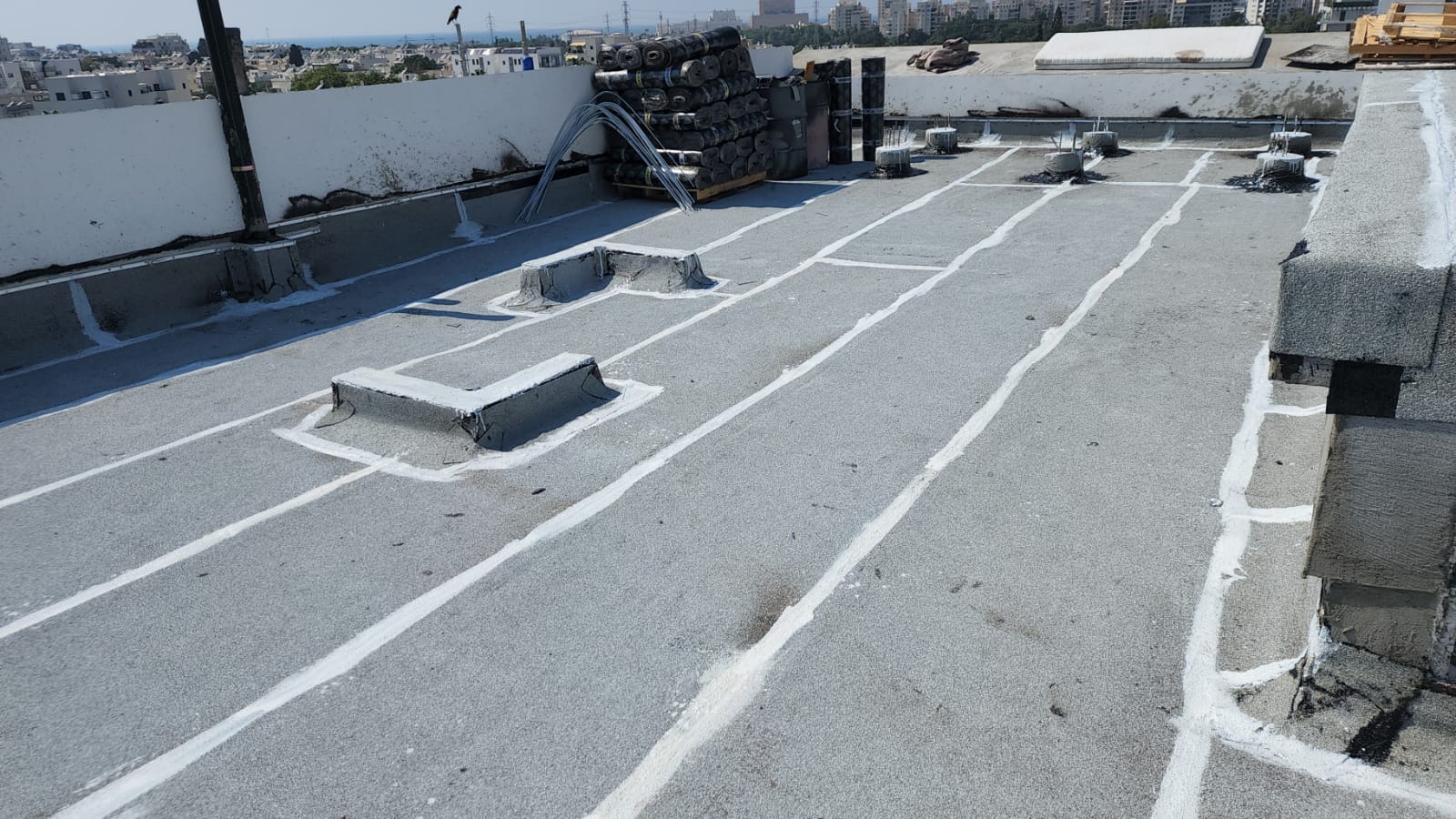 איטום גג ביריעות ביטומני מולבן