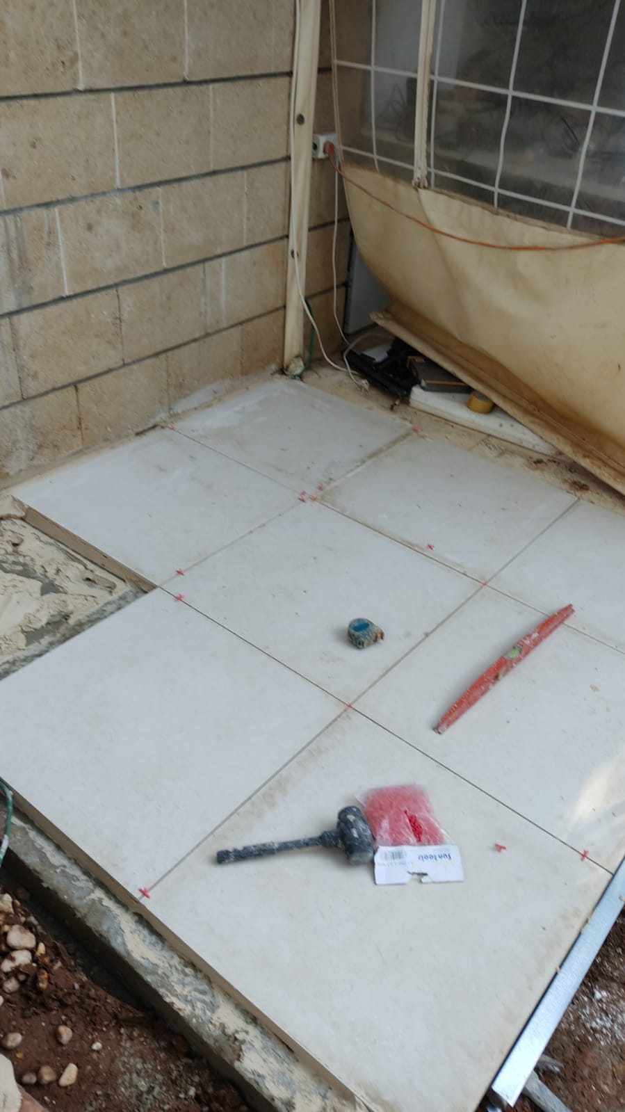 ריצוף וחיפוי קירות