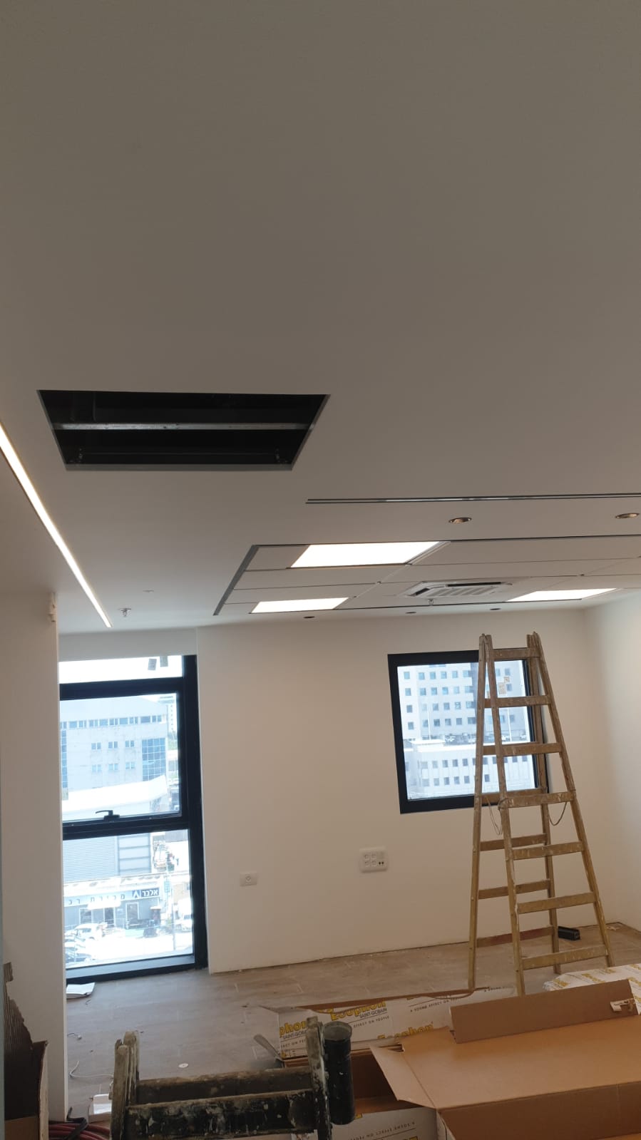 התקנת גופי תאורה