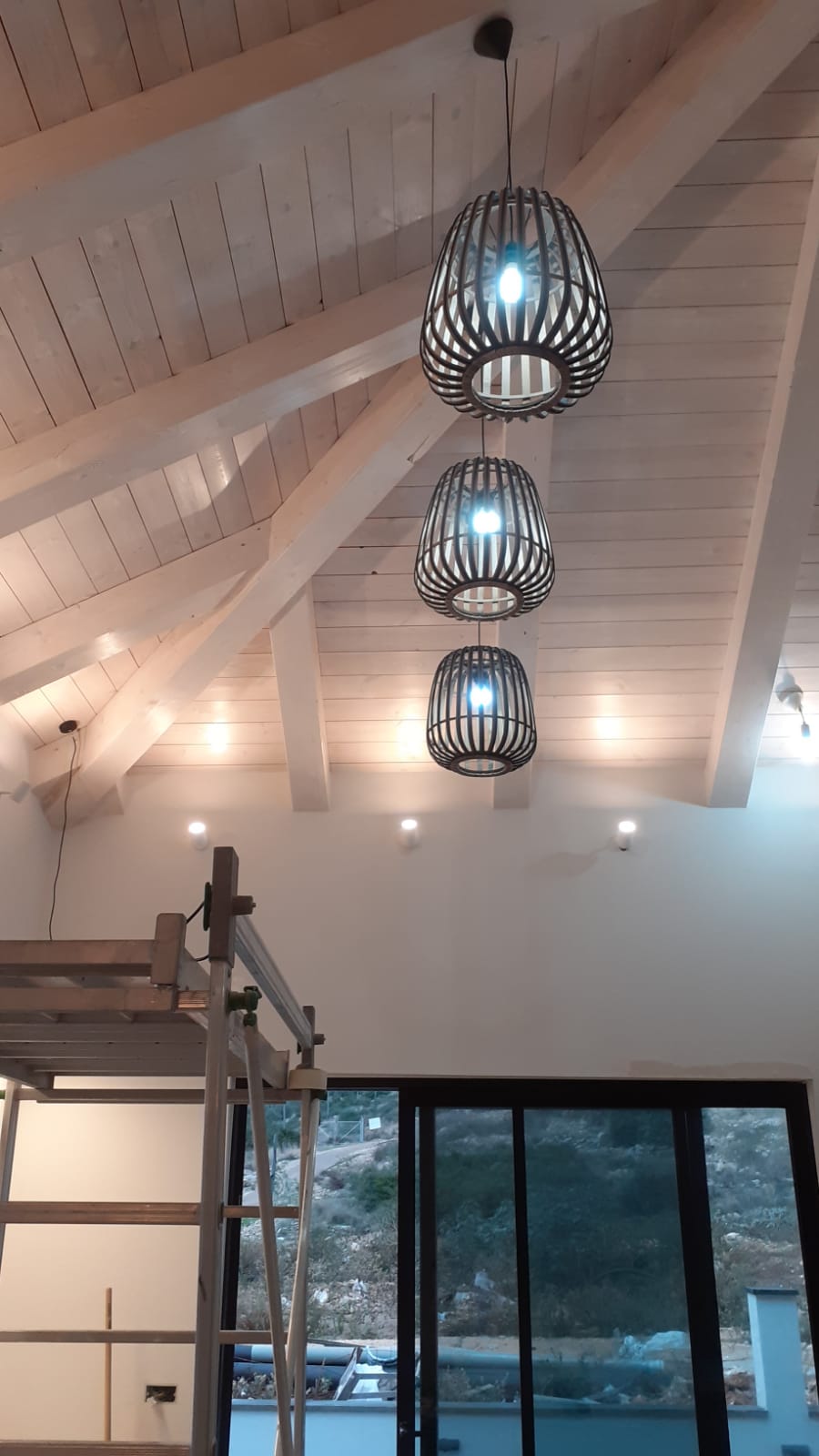 התקנת גופי תאורה