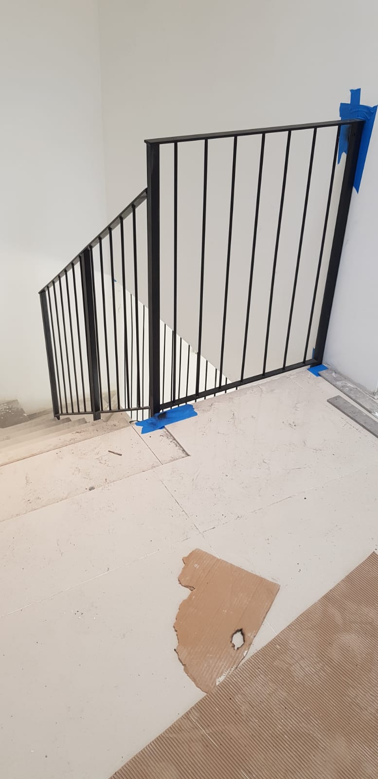 מעקות וסורגים