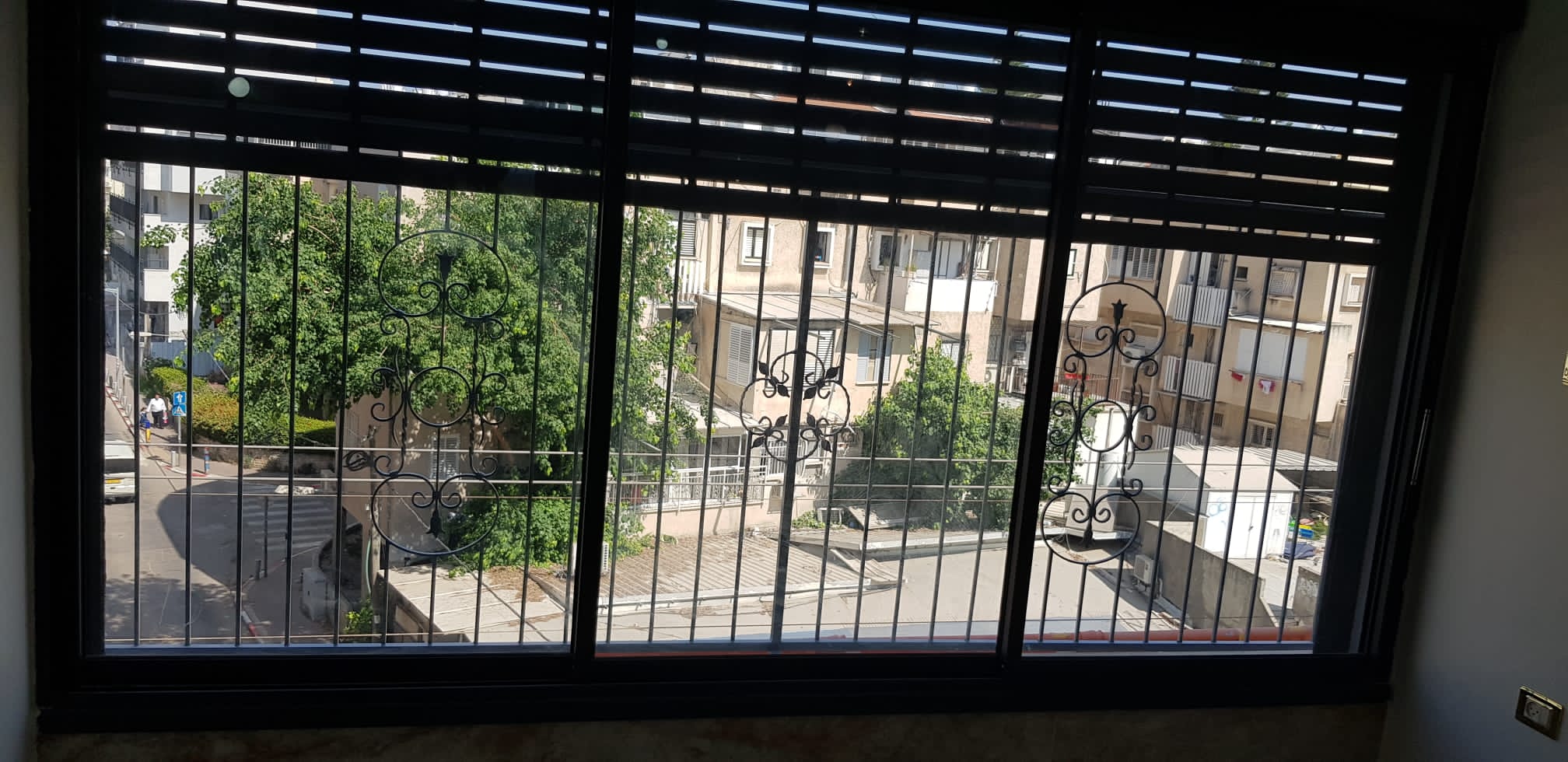 מעקות וסורגים