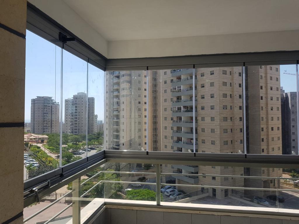 סגירת מרפסת