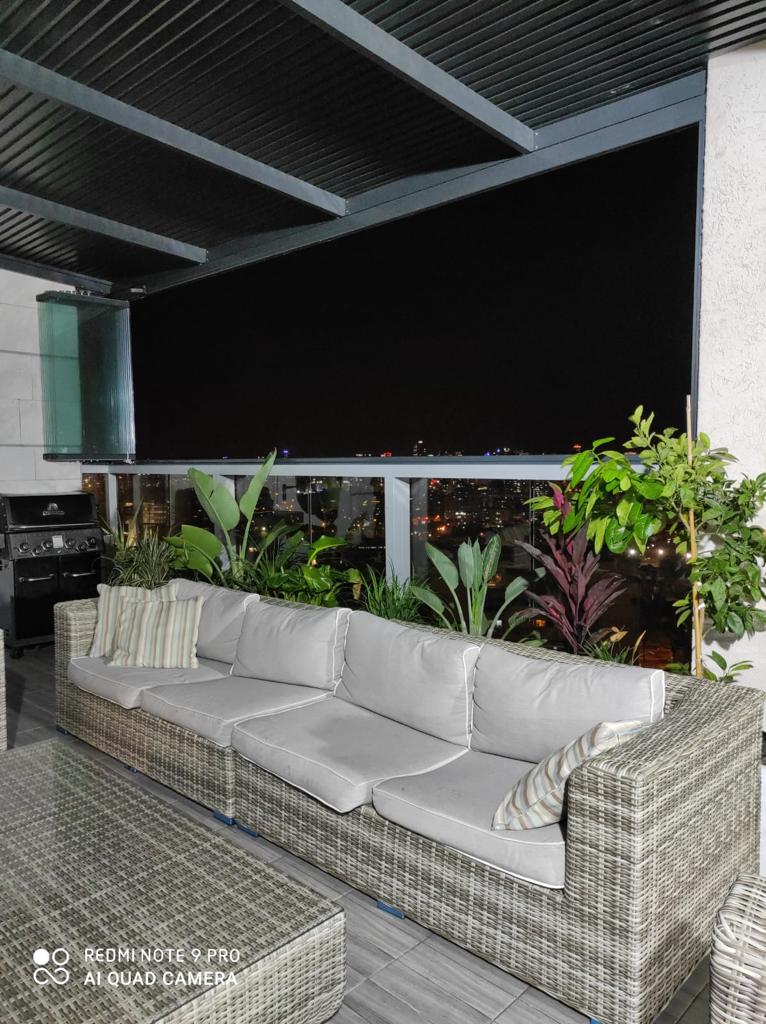 סגירת מרפסת