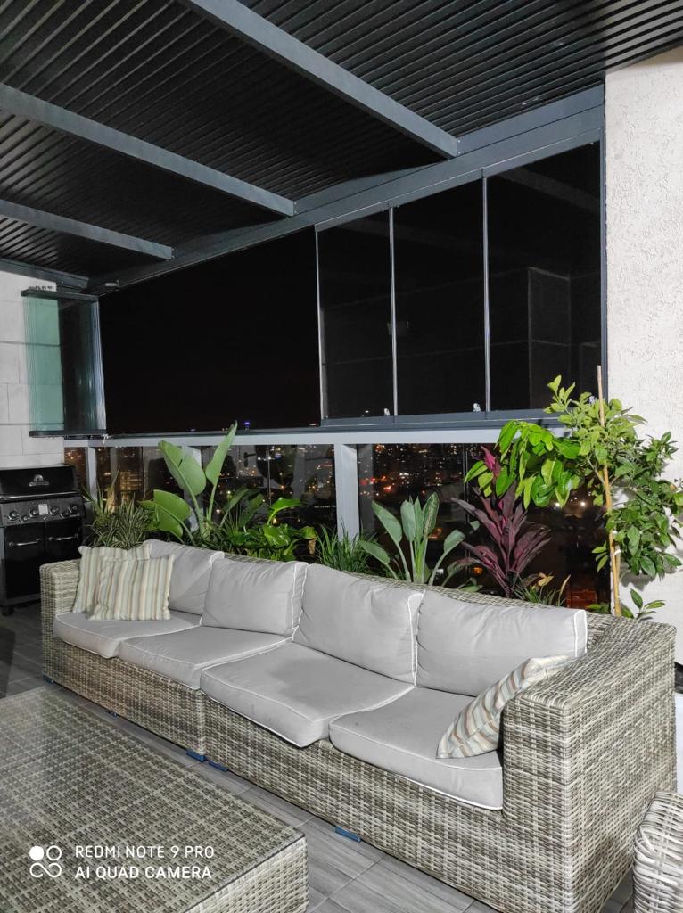 סגירת מרפסת