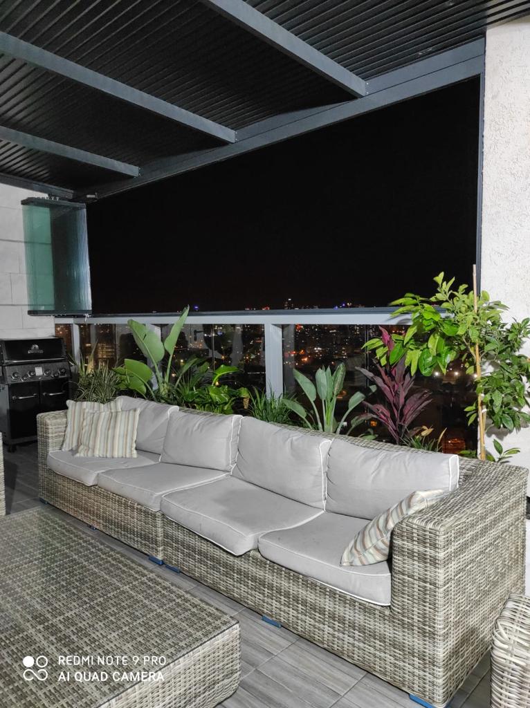 סגירת מרפסת