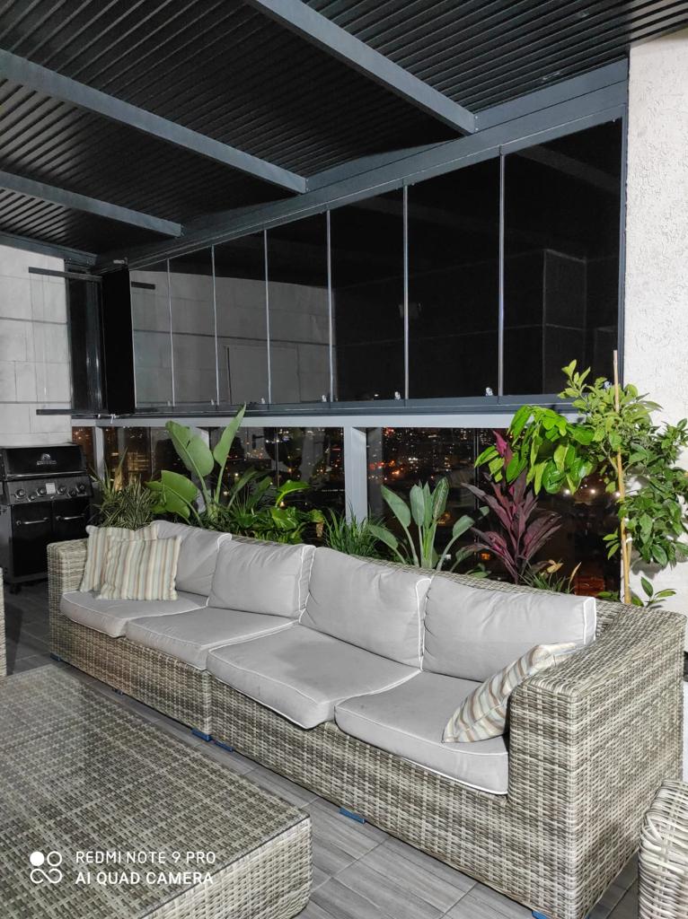 סגירת מרפסת