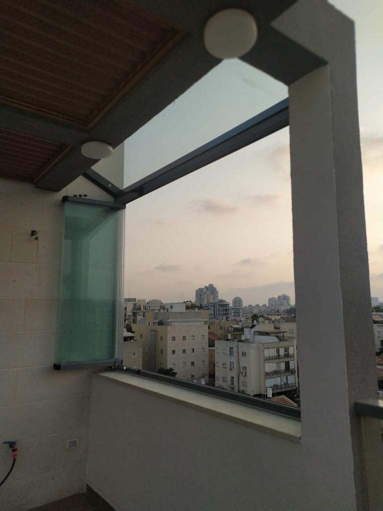 סגירת מרפסת