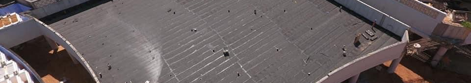 צילום מעבודה של רוני סאיג